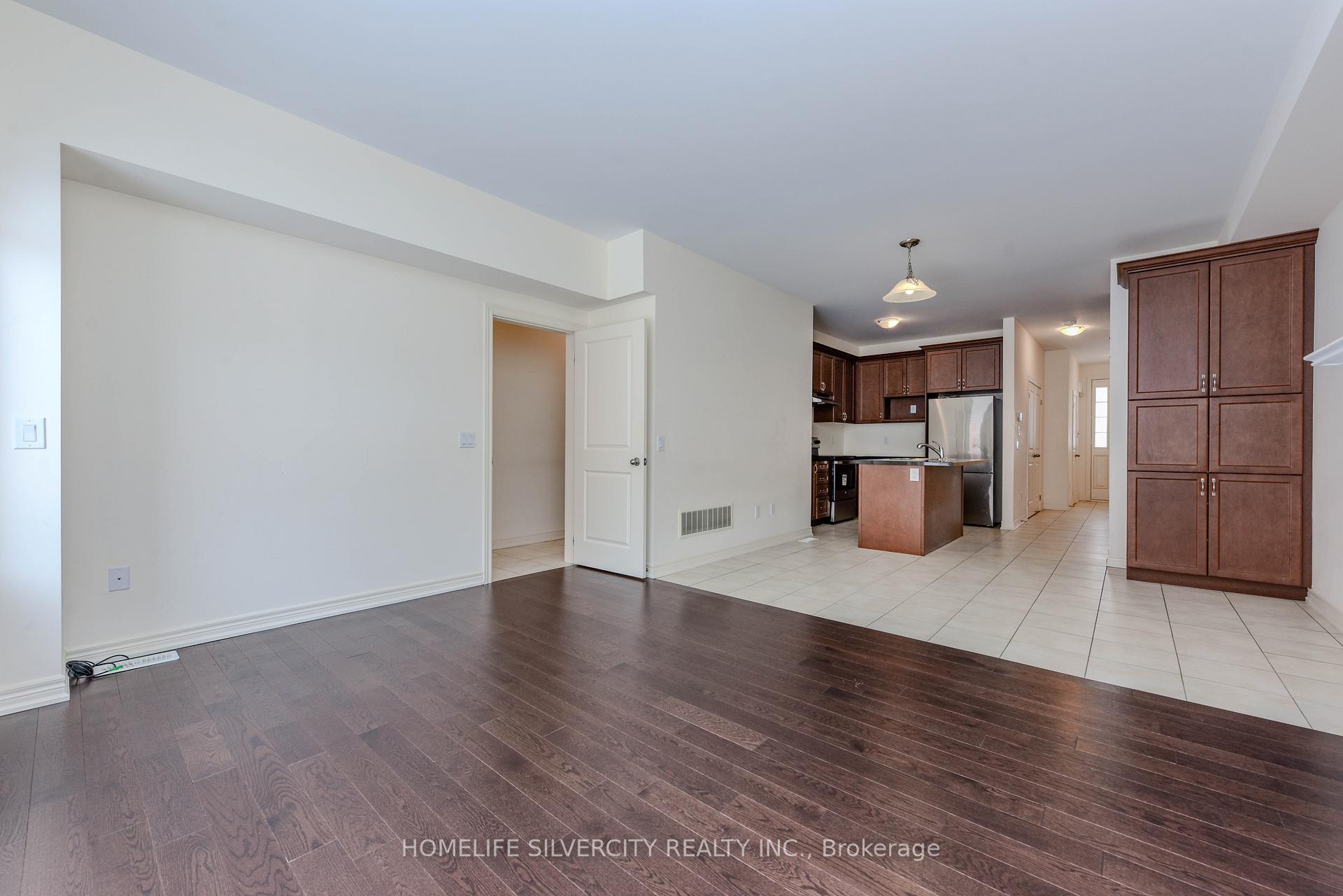 Photo 13 of 22 Dale Meadows Road, Brampton, Northwest Brampton — HOMEH