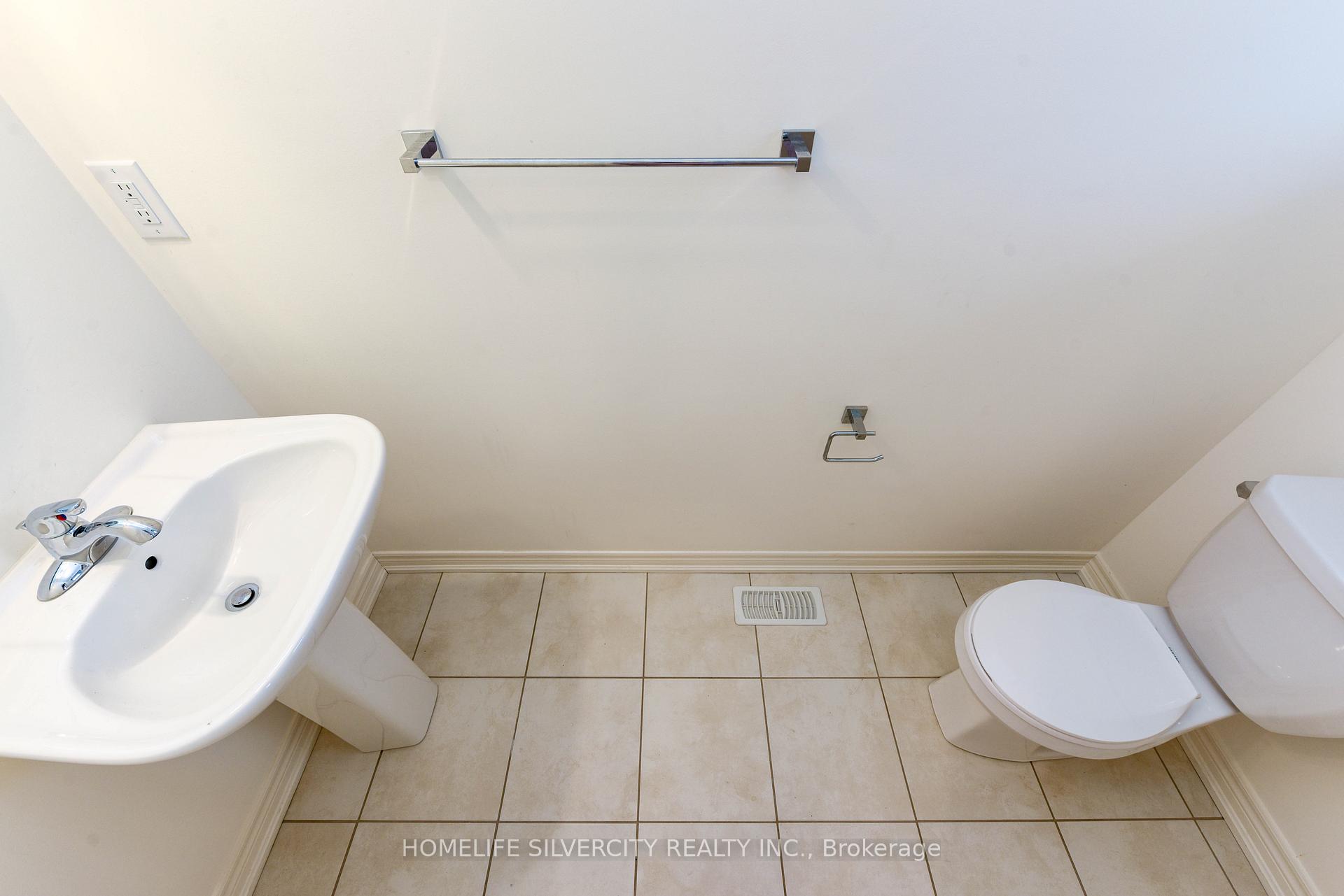 Photo 16 of 22 Dale Meadows Road, Brampton, Northwest Brampton — HOMEH