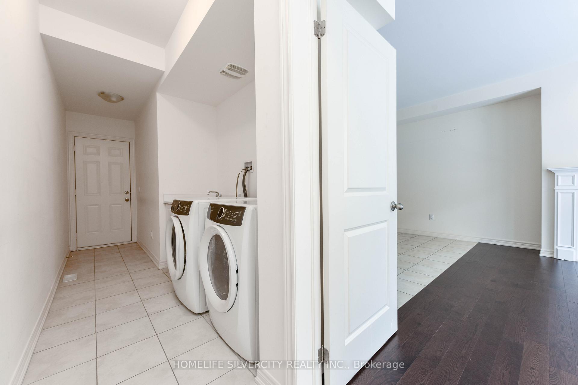 Photo 17 of 22 Dale Meadows Road, Brampton, Northwest Brampton — HOMEH