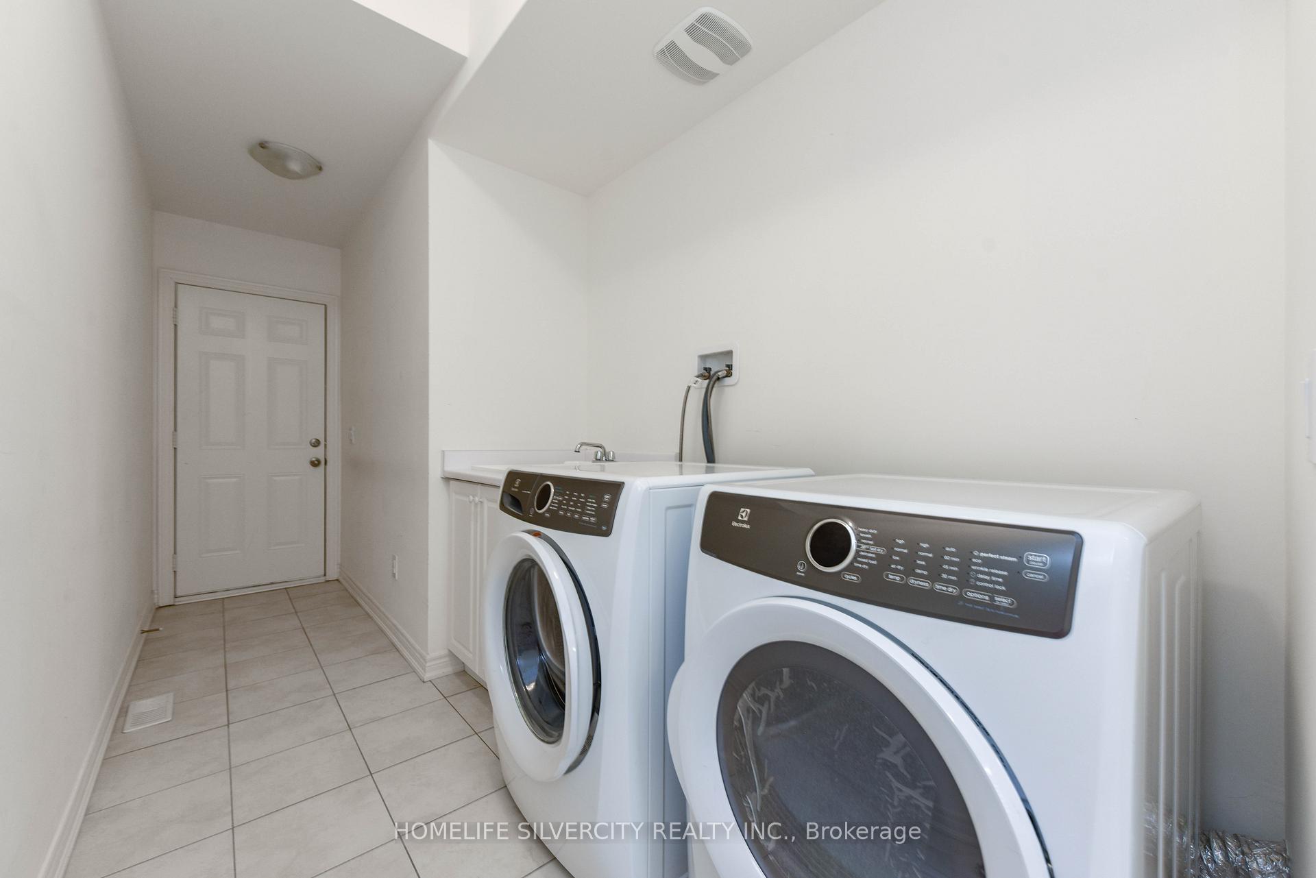 Photo 18 of 22 Dale Meadows Road, Brampton, Northwest Brampton — HOMEH
