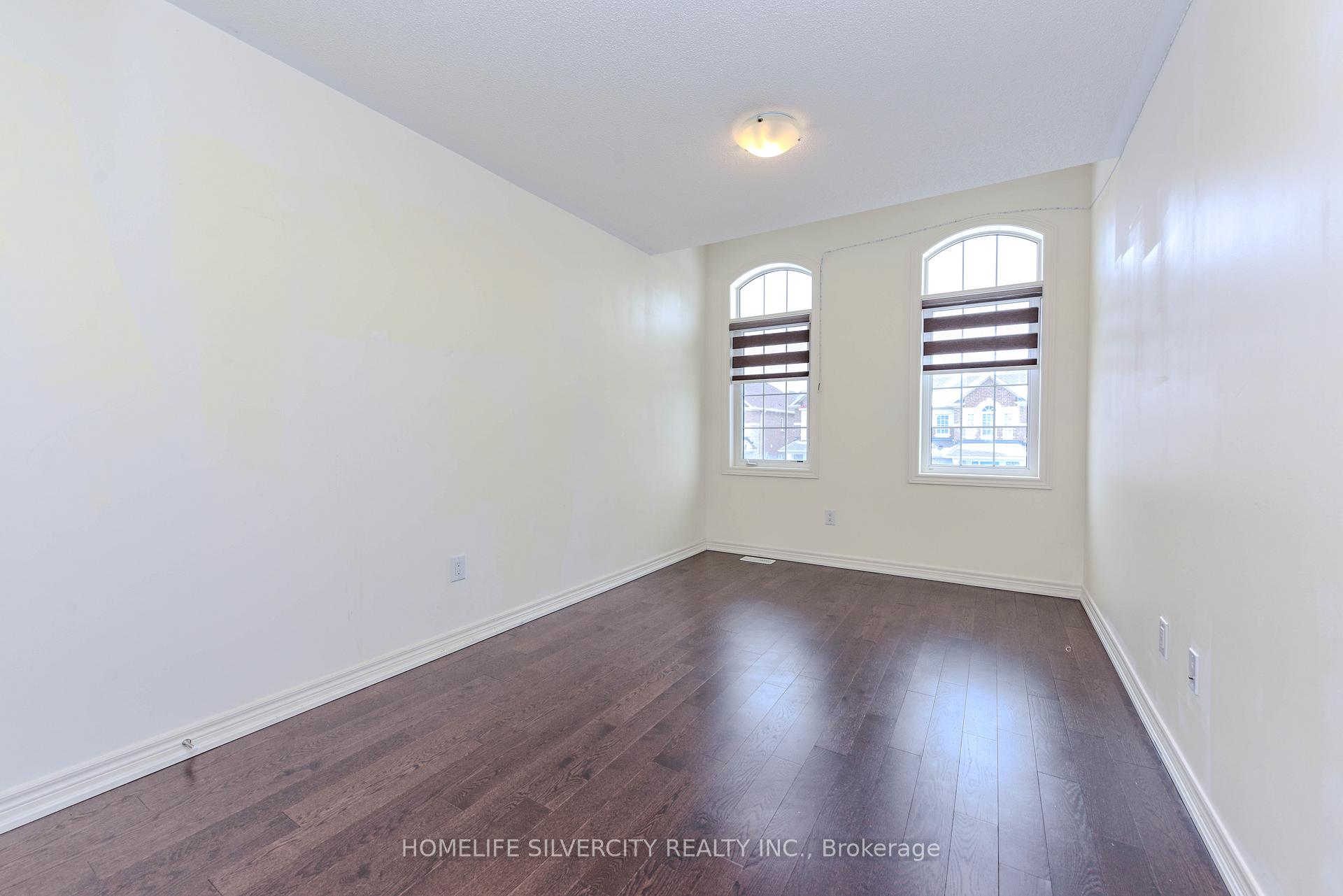 Photo 23 of 22 Dale Meadows Road, Brampton, Northwest Brampton — HOMEH