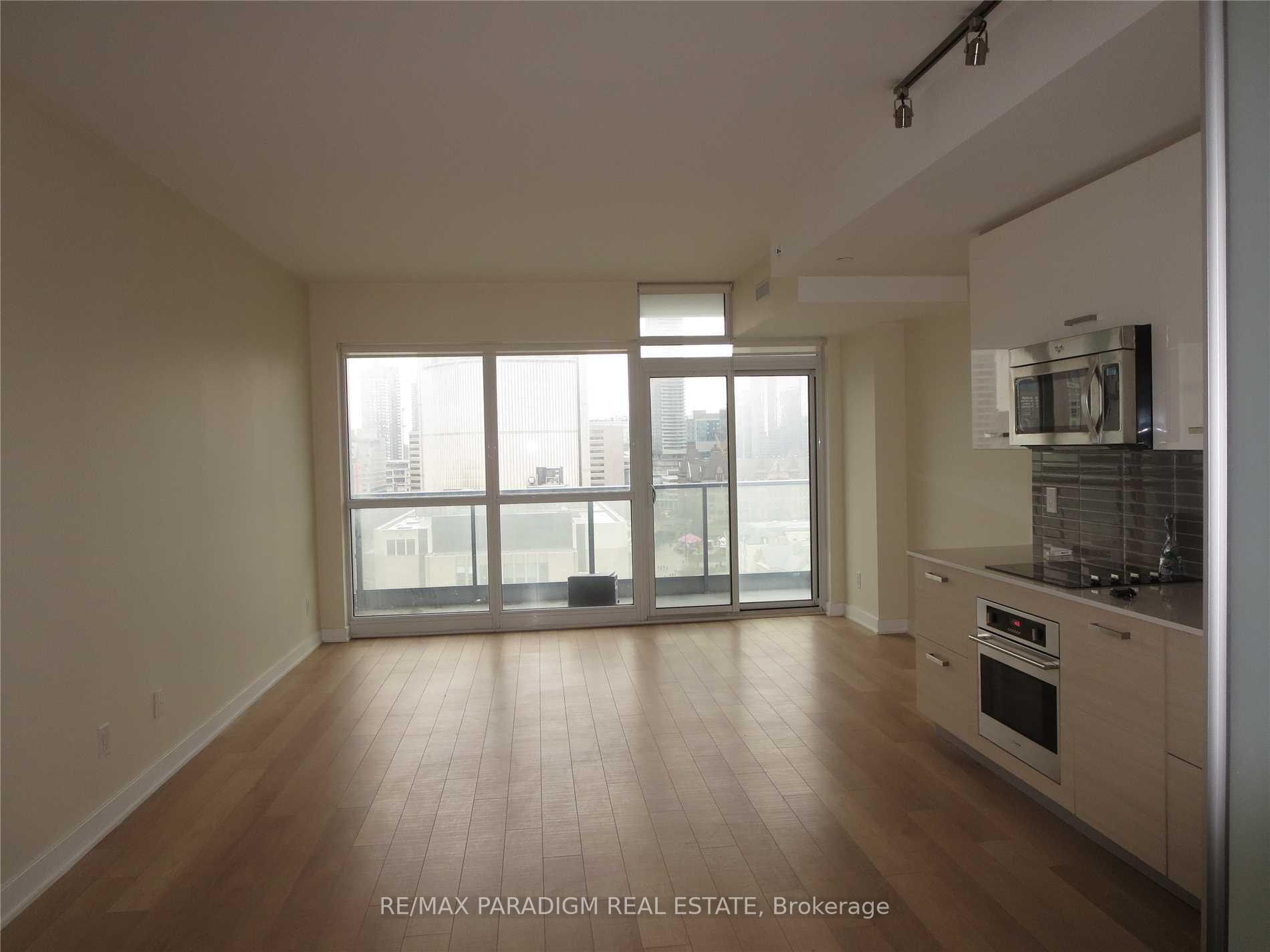 Photo 2 of Unit 1511, 210 Simcoe Street, Toronto, Kensington-Chinatown — HOMEH