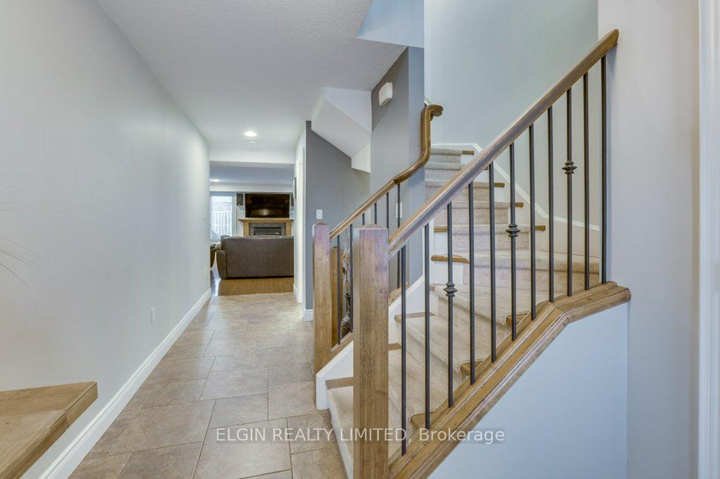 Photo 5 of 23 Hagerman Crescent, St. Thomas — HOMEH