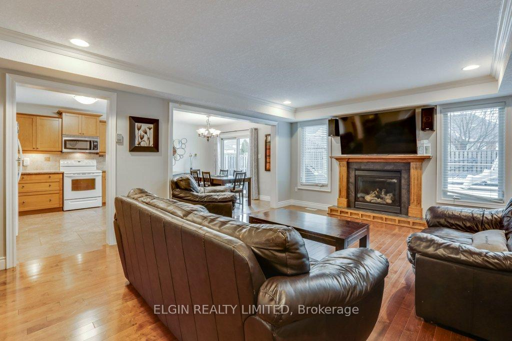 Photo 9 of 23 Hagerman Crescent, St. Thomas — HOMEH