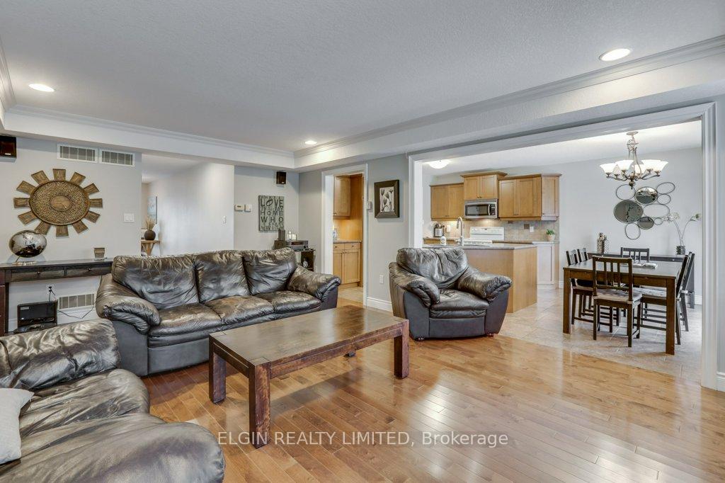 Photo 11 of 23 Hagerman Crescent, St. Thomas — HOMEH
