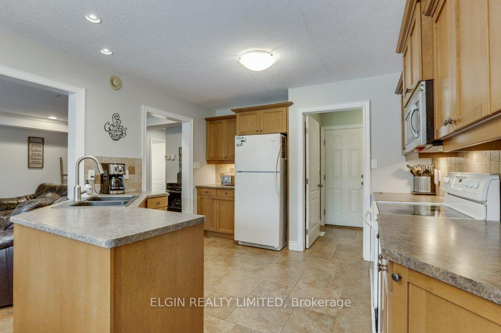 Photo 14 of 23 Hagerman Crescent, St. Thomas — HOMEH