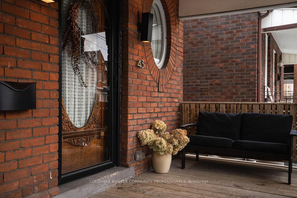 Photo 4 of 43 Barton Street W, Hamilton, Central — HOMEH