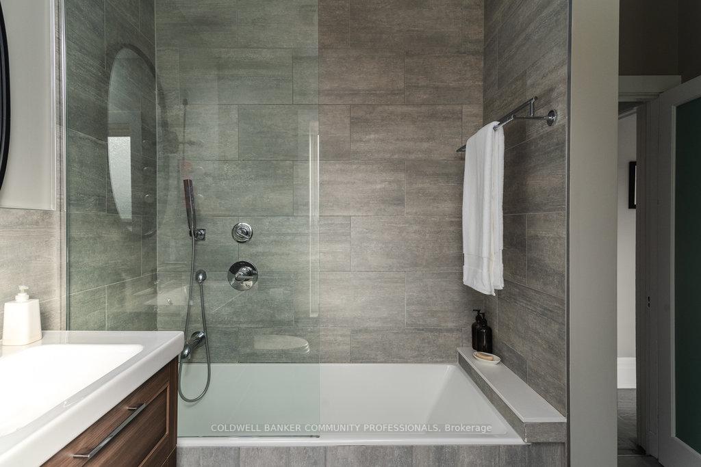 Photo 23 of 43 Barton Street W, Hamilton, Central — HOMEH