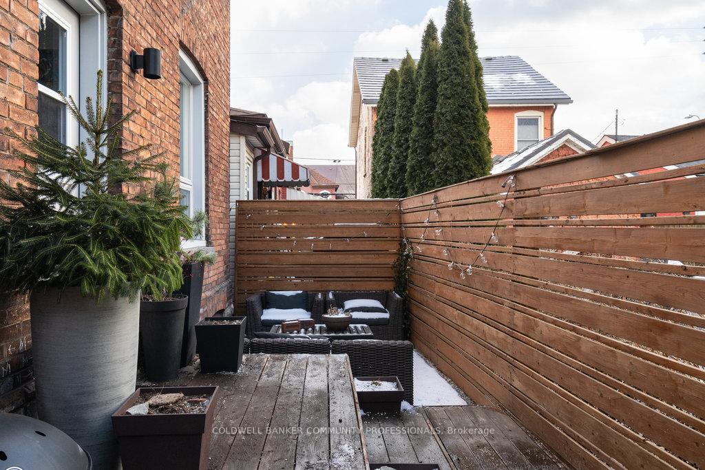 Photo 37 of 43 Barton Street W, Hamilton, Central — HOMEH