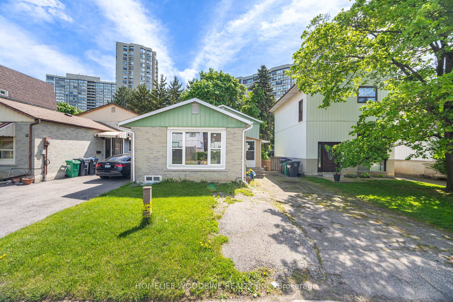 Photo 2 of 11 Helena Court, Brampton, Queen Street Corridor — HOMEH