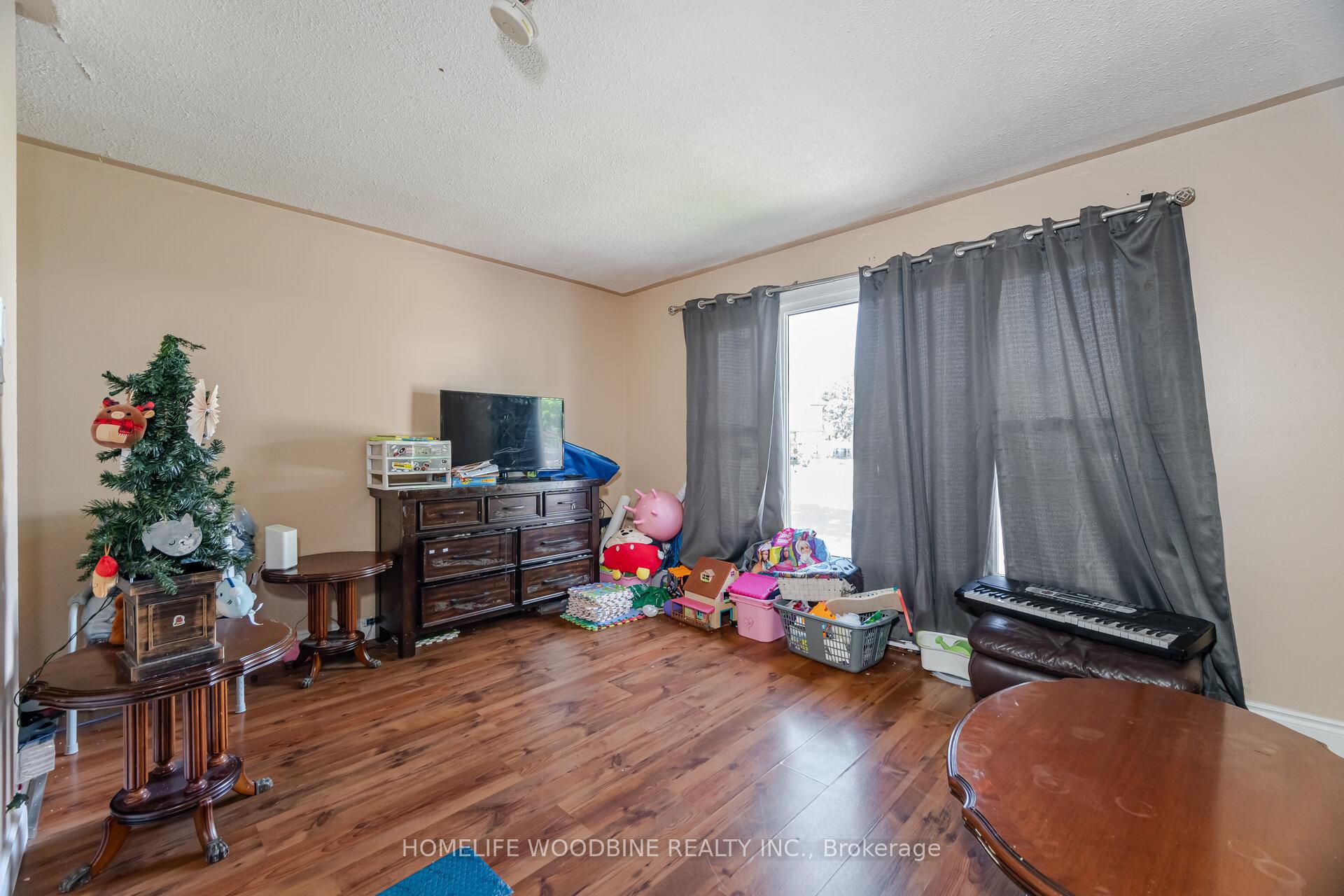 Photo 4 of 11 Helena Court, Brampton, Queen Street Corridor — HOMEH