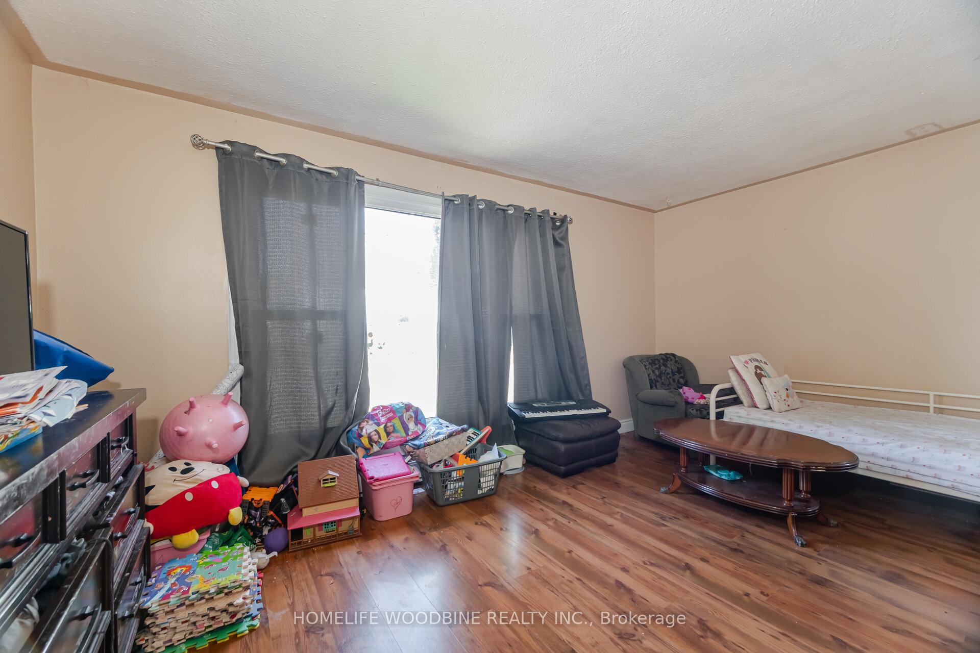 Photo 5 of 11 Helena Court, Brampton, Queen Street Corridor — HOMEH