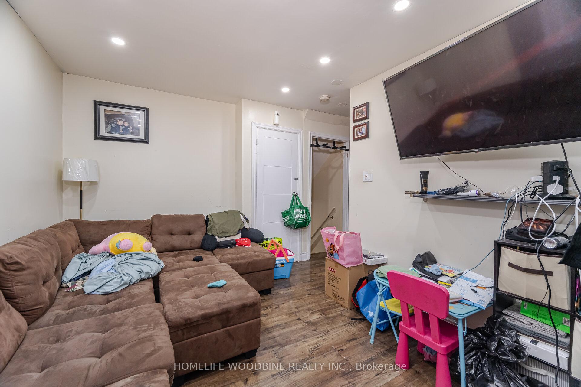 Photo 23 of 11 Helena Court, Brampton, Queen Street Corridor — HOMEH