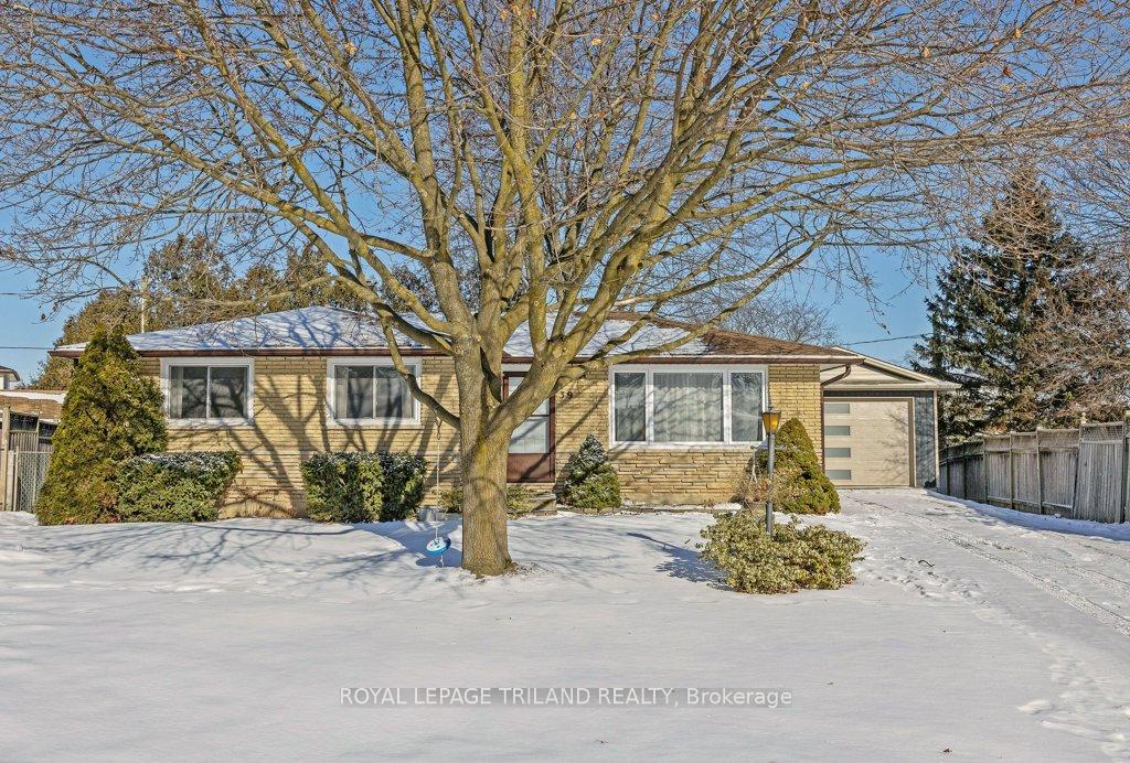 Photo 2 of 39 Stirling Crescent, St. Thomas — HOMEH