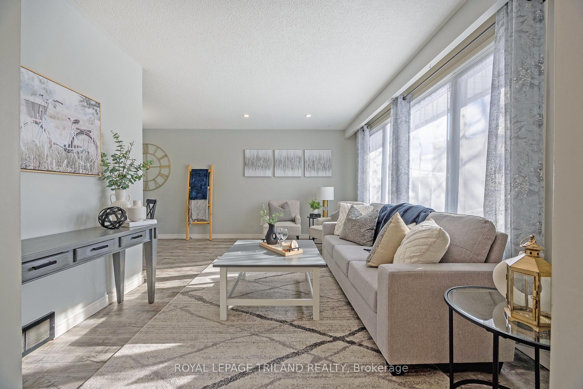 Photo 3 of 39 Stirling Crescent, St. Thomas — HOMEH