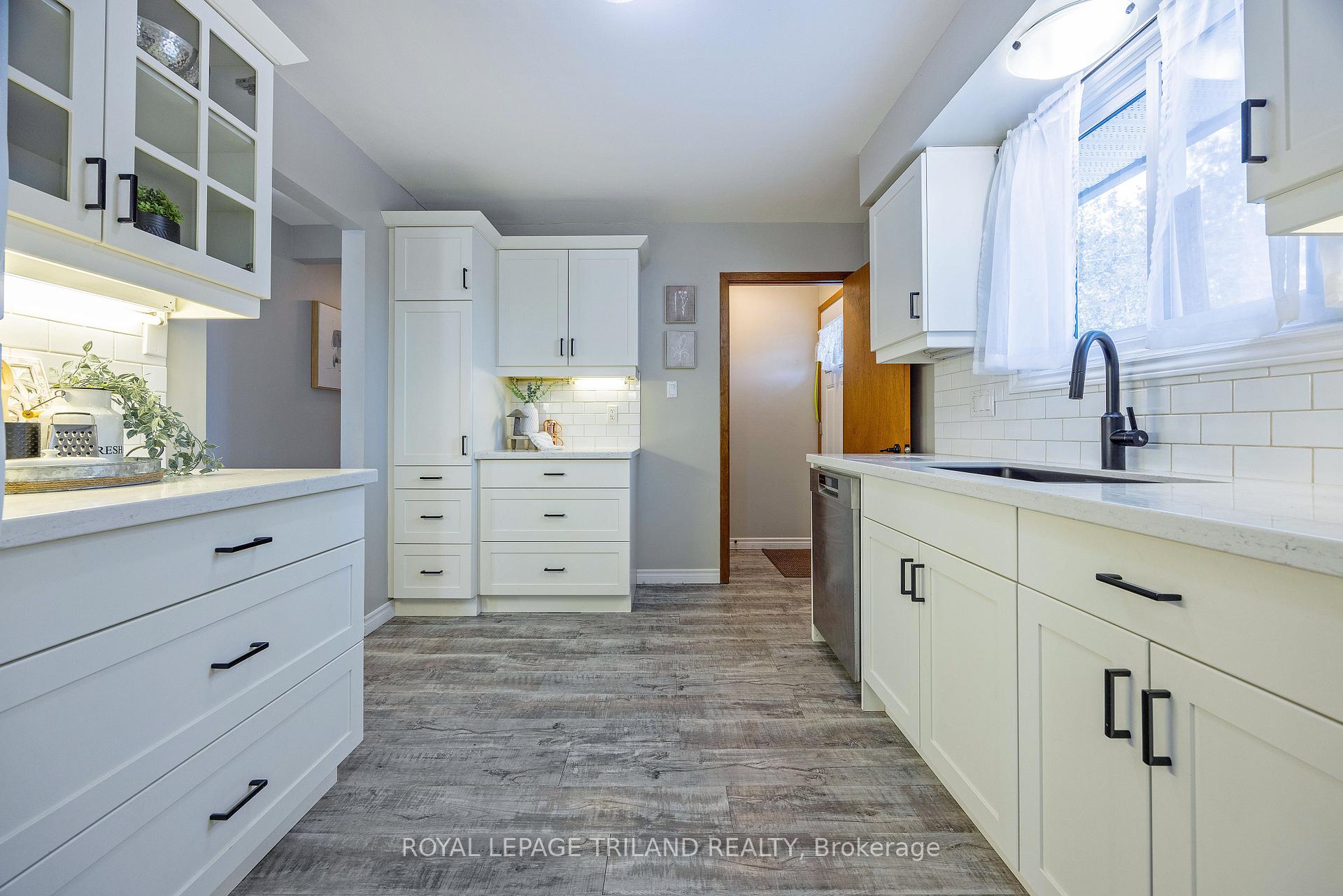 Photo 8 of 39 Stirling Crescent, St. Thomas — HOMEH