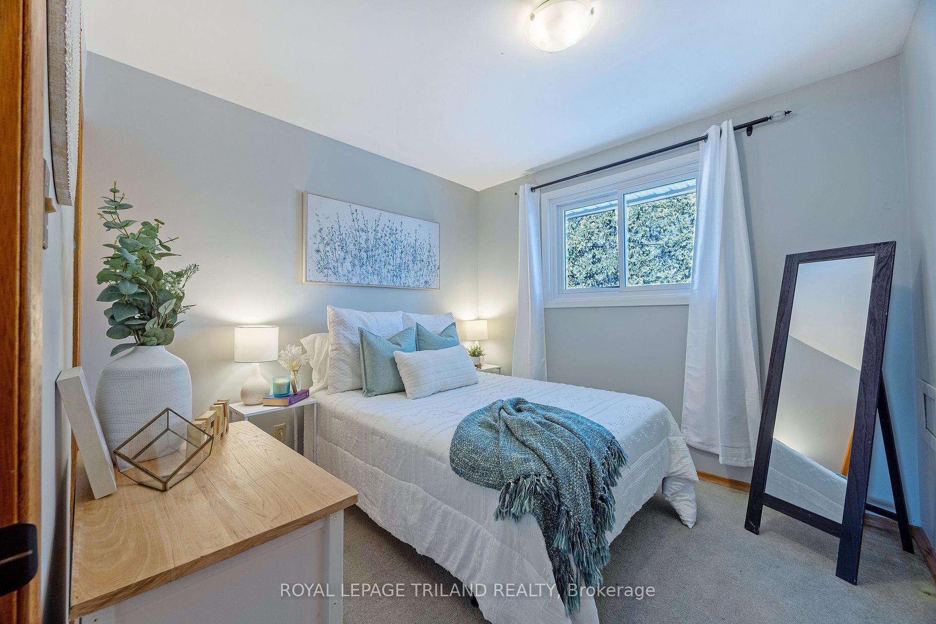 Photo 13 of 39 Stirling Crescent, St. Thomas — HOMEH