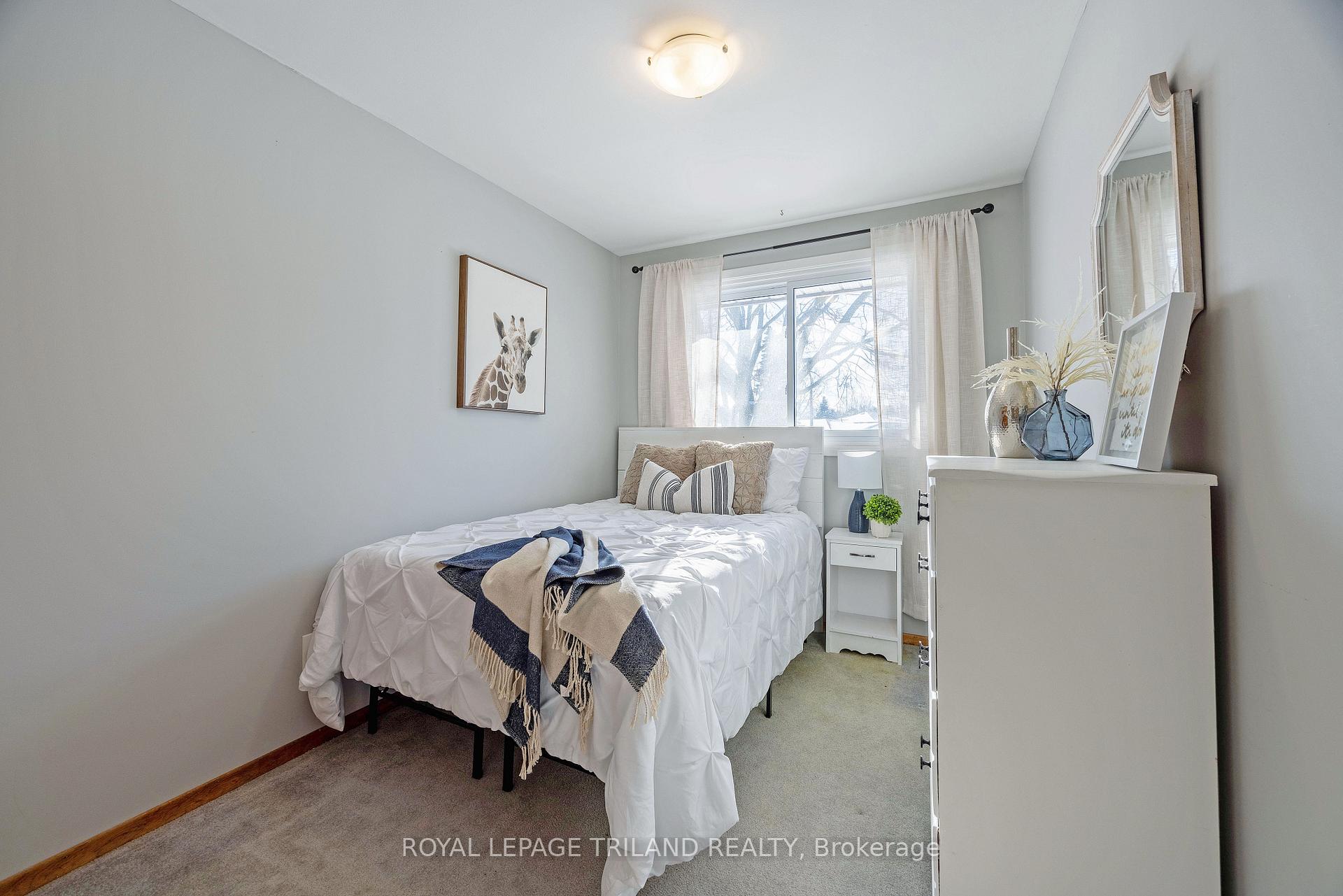Photo 15 of 39 Stirling Crescent, St. Thomas — HOMEH