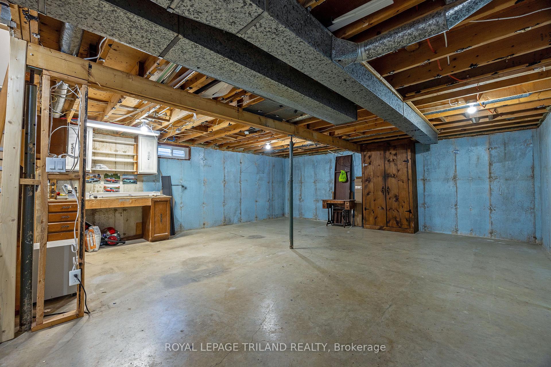 Photo 19 of 39 Stirling Crescent, St. Thomas — HOMEH