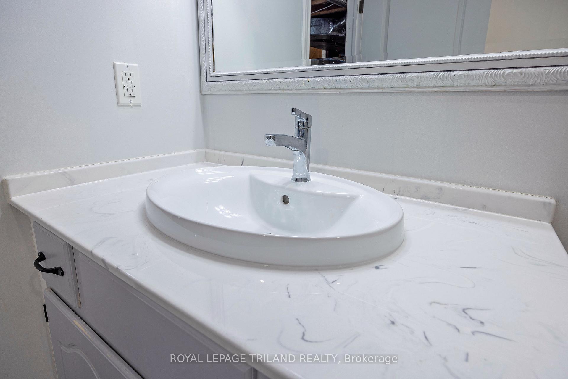 Photo 21 of 39 Stirling Crescent, St. Thomas — HOMEH
