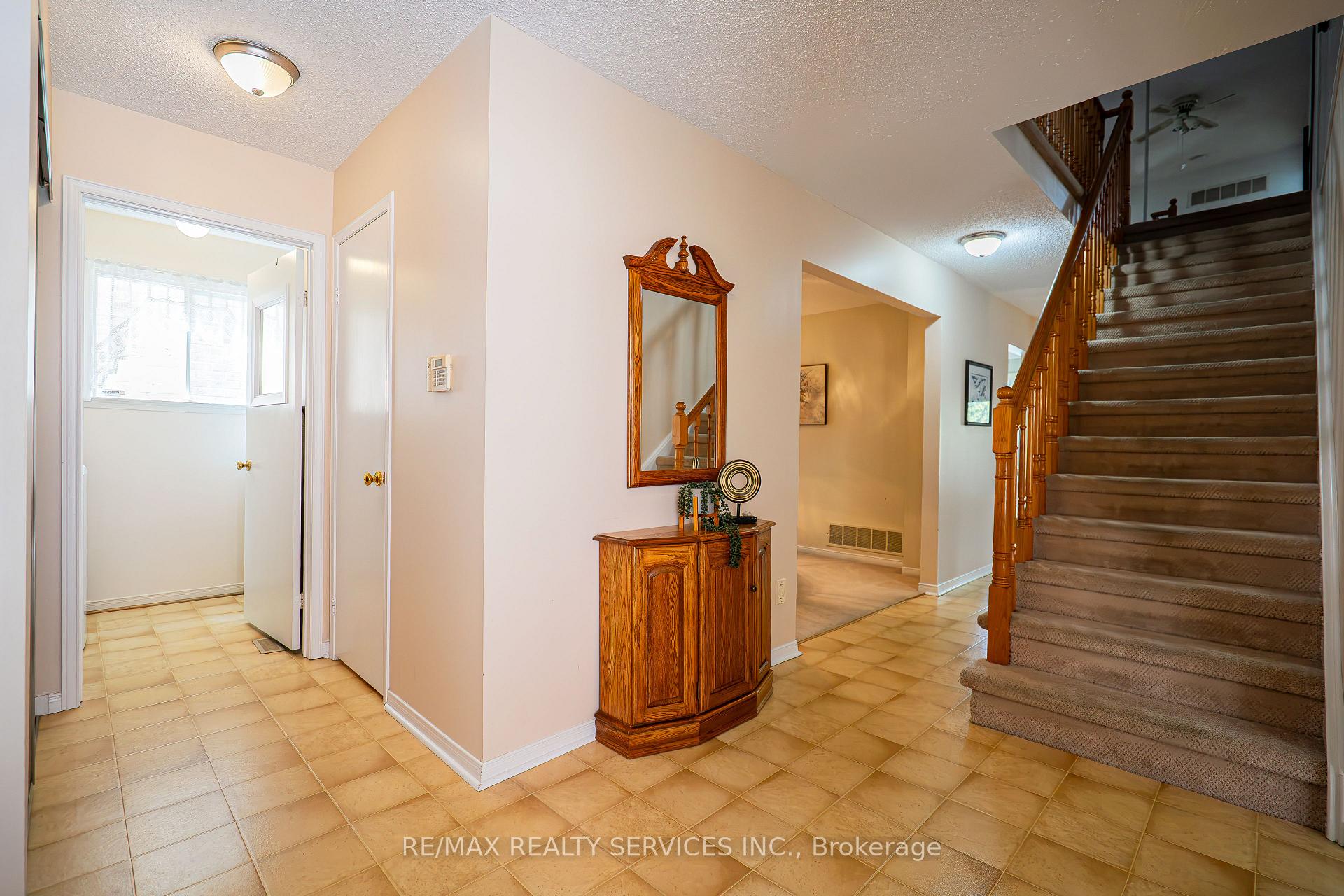 Photo 3 of 18 Nuttall Street, Brampton, Westgate — HOMEH