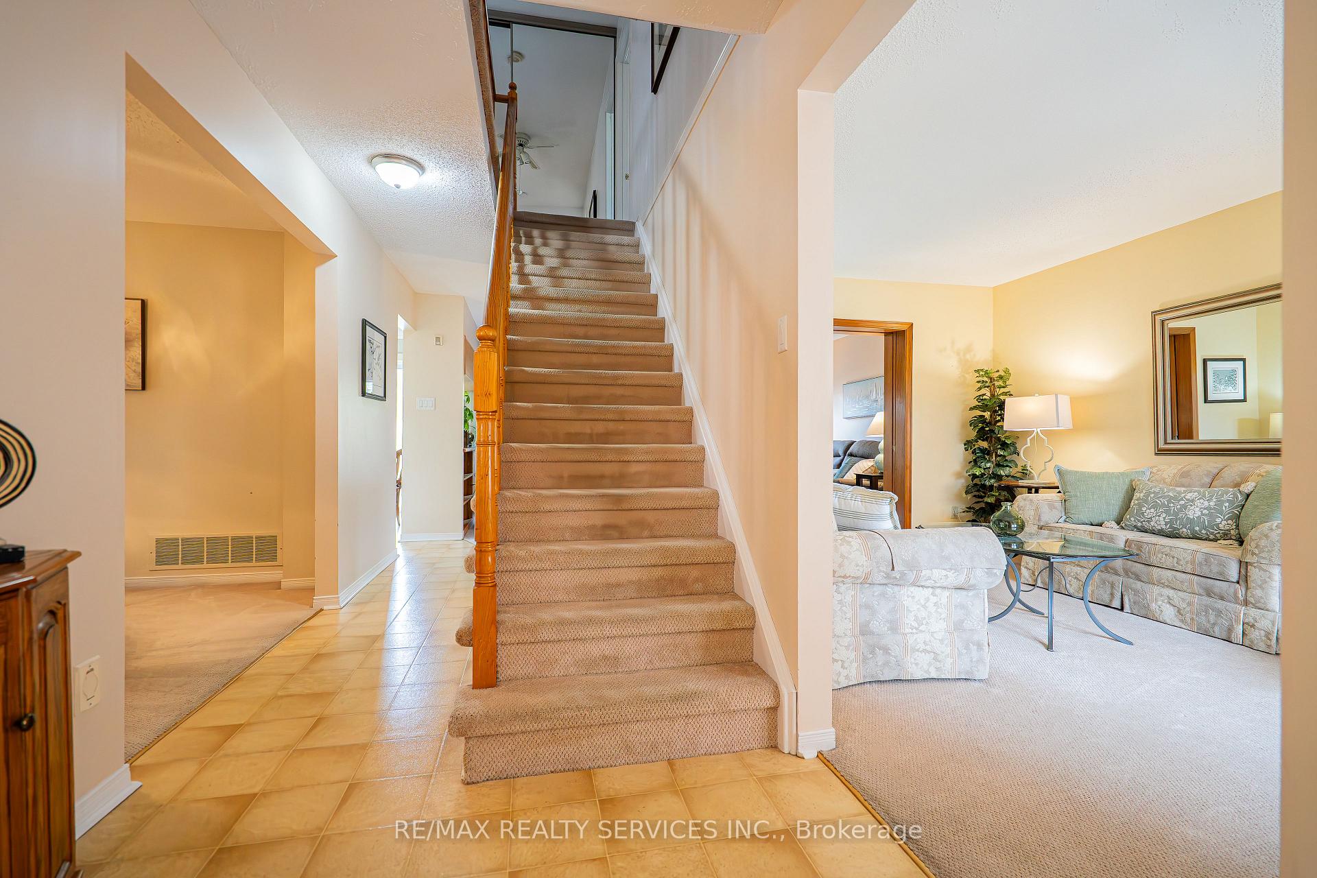Photo 14 of 18 Nuttall Street, Brampton, Westgate — HOMEH