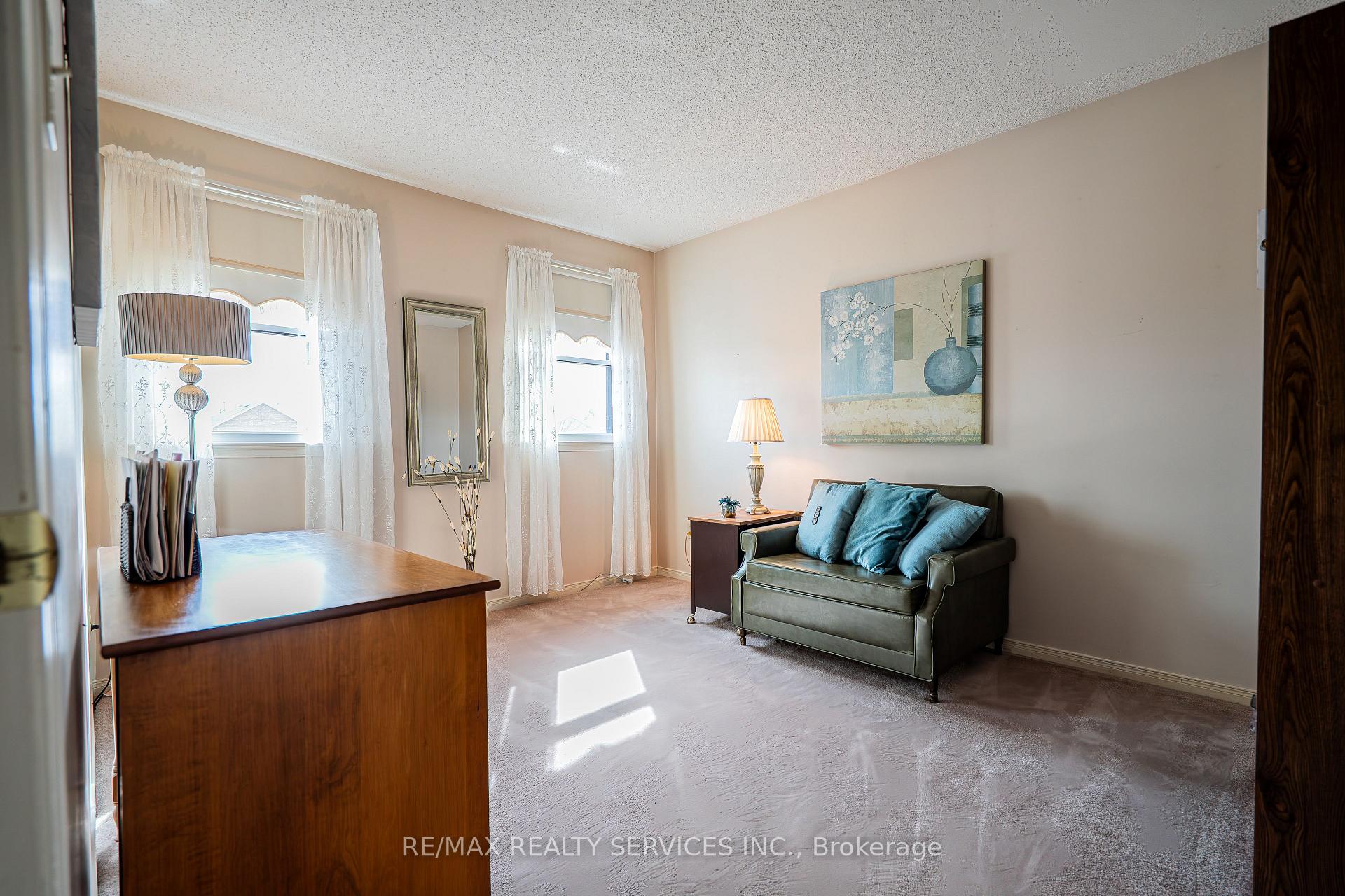 Photo 21 of 18 Nuttall Street, Brampton, Westgate — HOMEH