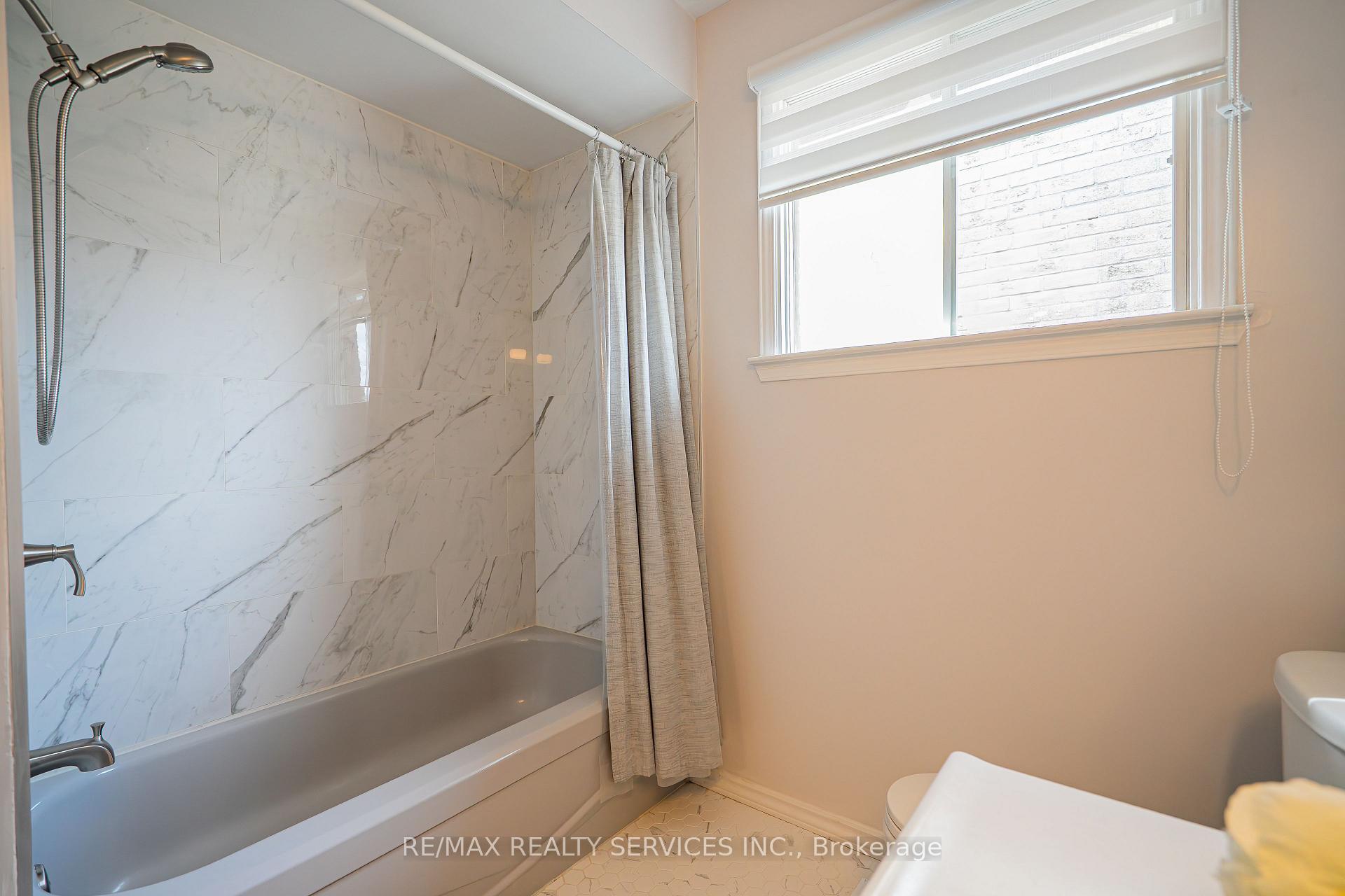 Photo 23 of 18 Nuttall Street, Brampton, Westgate — HOMEH