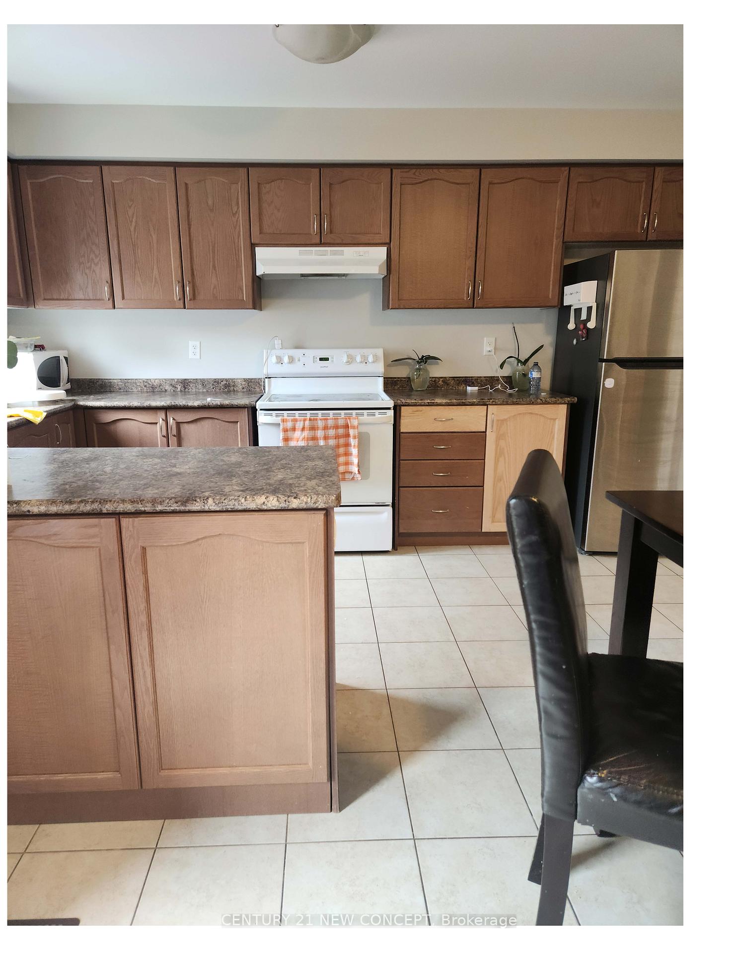 Photo 22 of 48 Humphrey Street, Hamilton, Waterdown — HOMEH