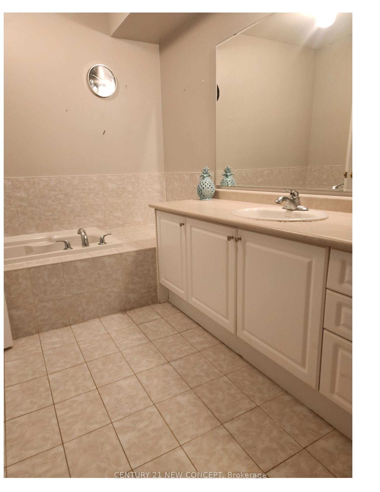 Photo 14 of 48 Humphrey Street, Hamilton, Waterdown — HOMEH