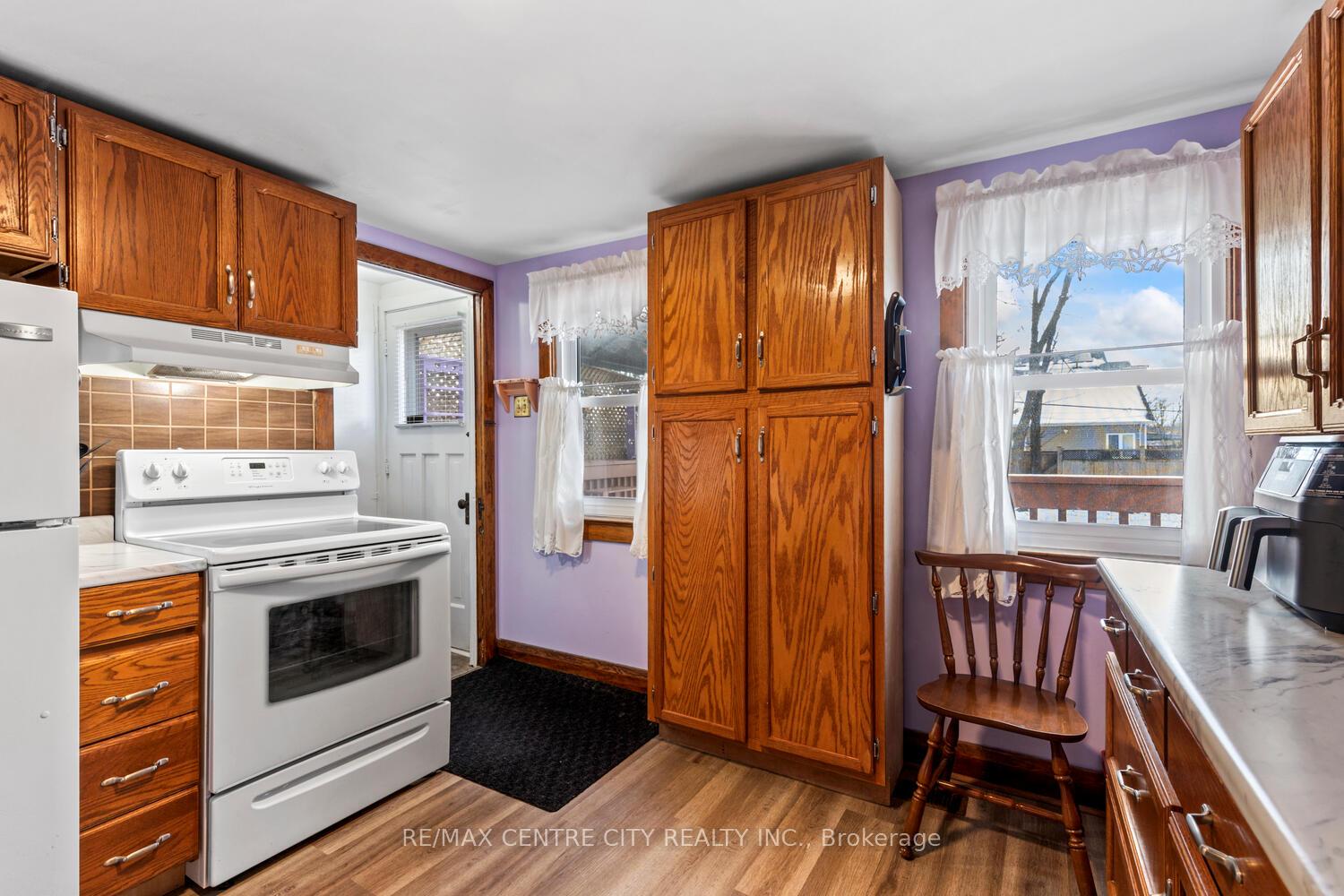 Photo 35 of 45 Barwick Street, St. Thomas — HOMEH