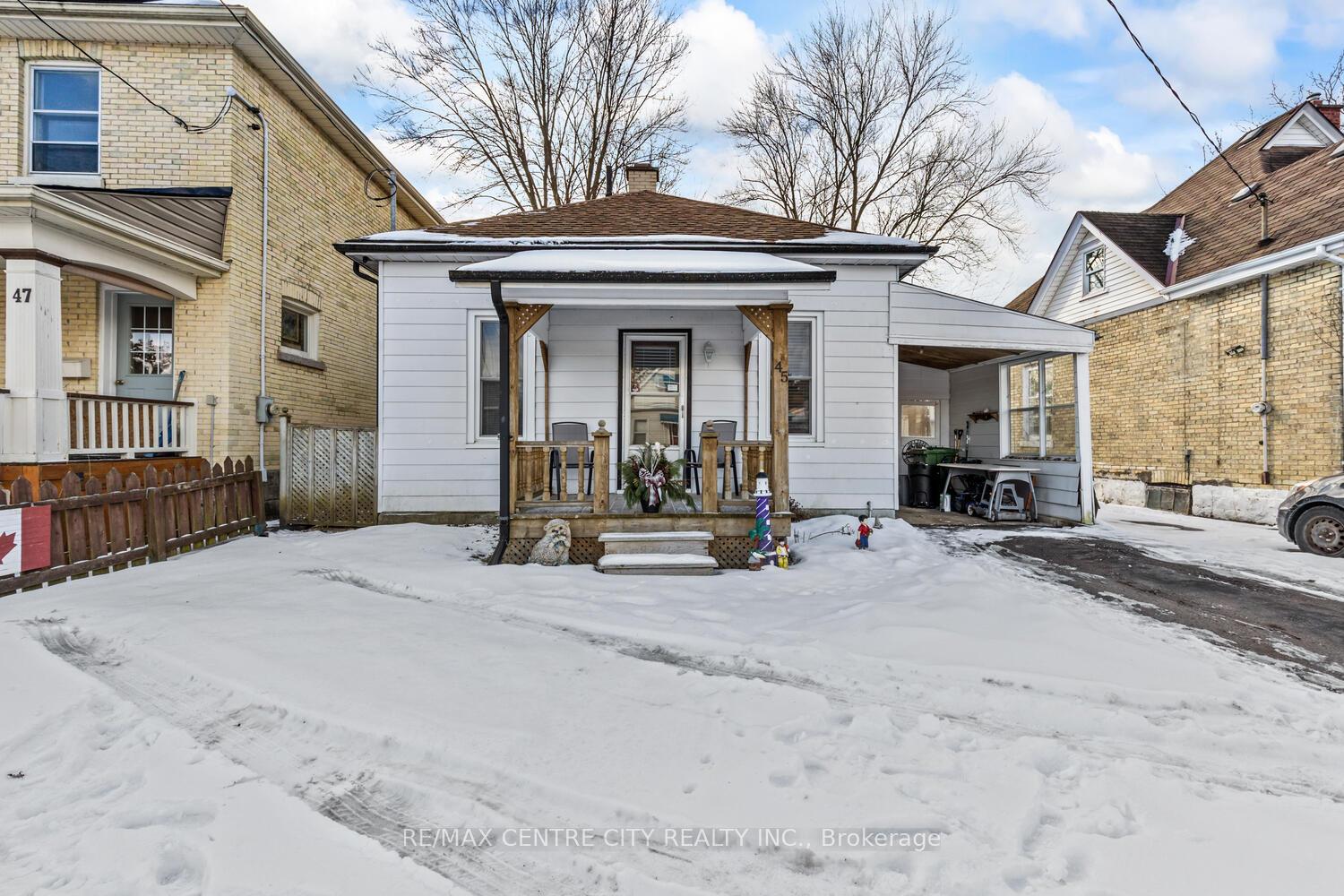 Photo 3 of 45 Barwick Street, St. Thomas — HOMEH