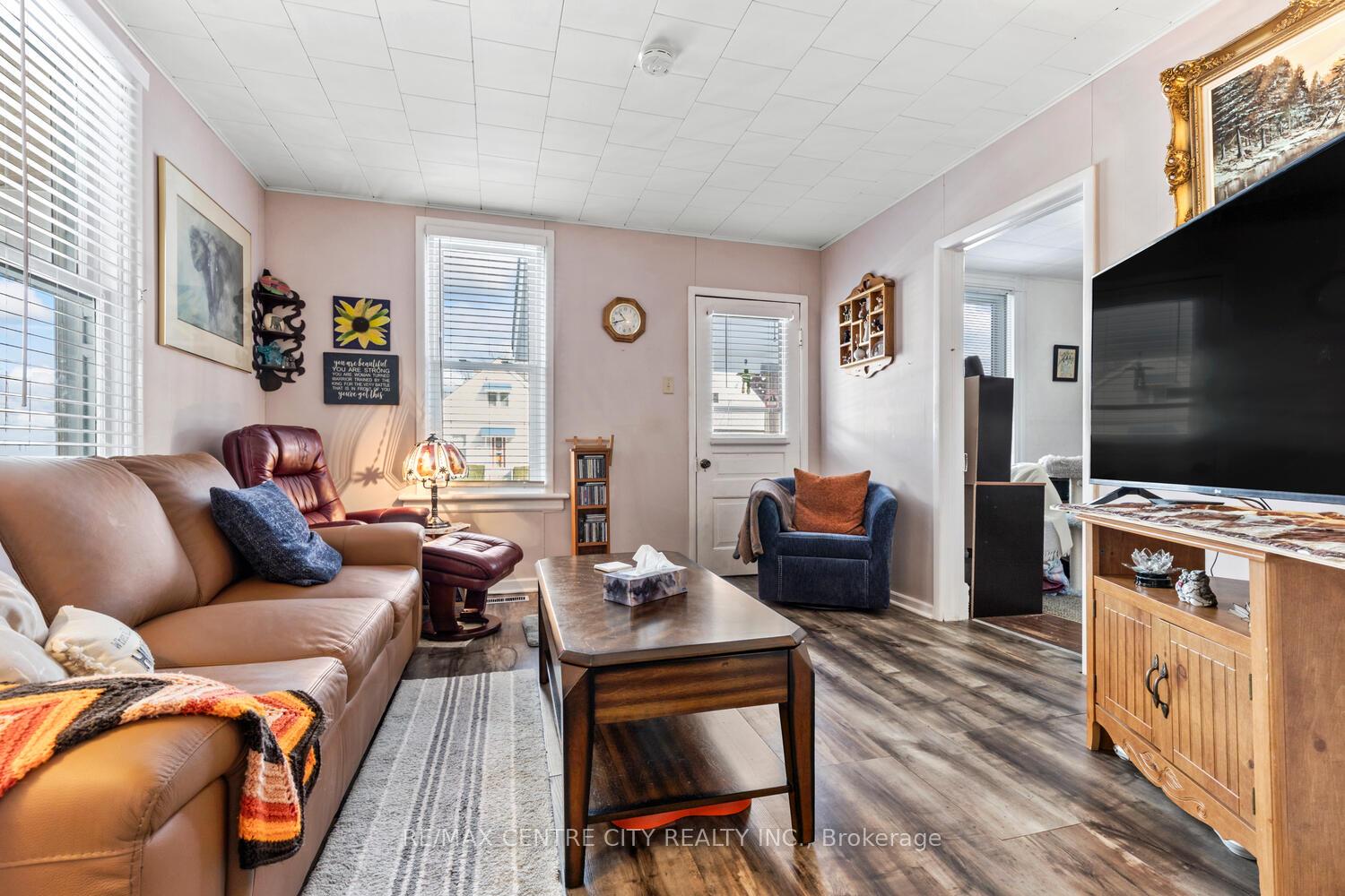 Photo 10 of 45 Barwick Street, St. Thomas — HOMEH