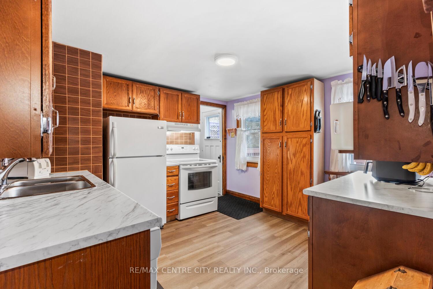 Photo 15 of 45 Barwick Street, St. Thomas — HOMEH