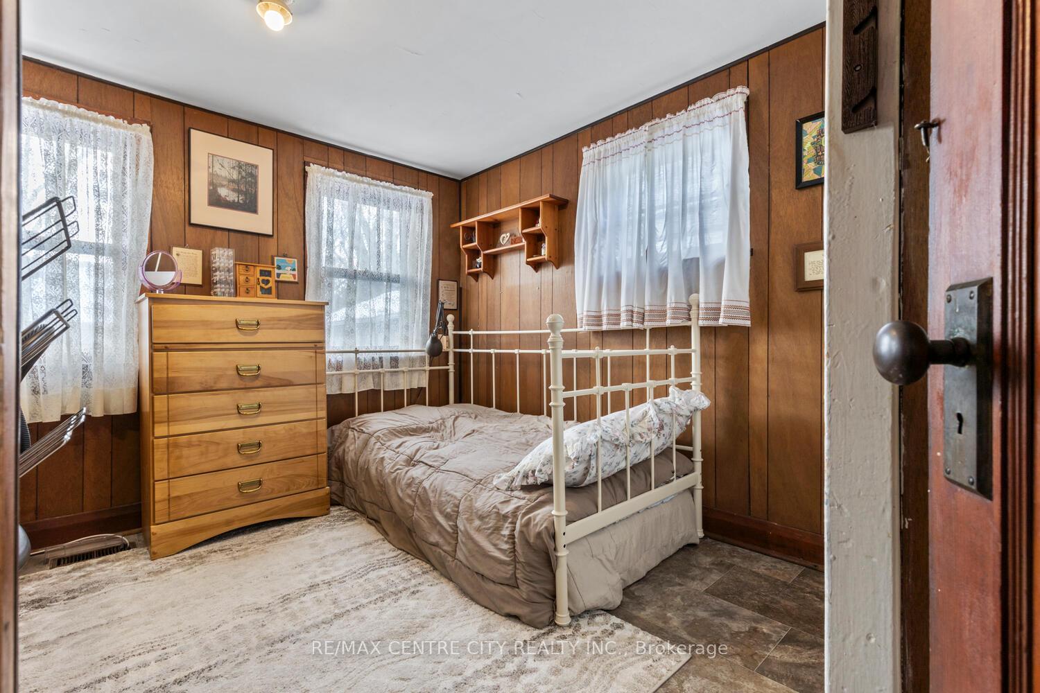 Photo 21 of 45 Barwick Street, St. Thomas — HOMEH