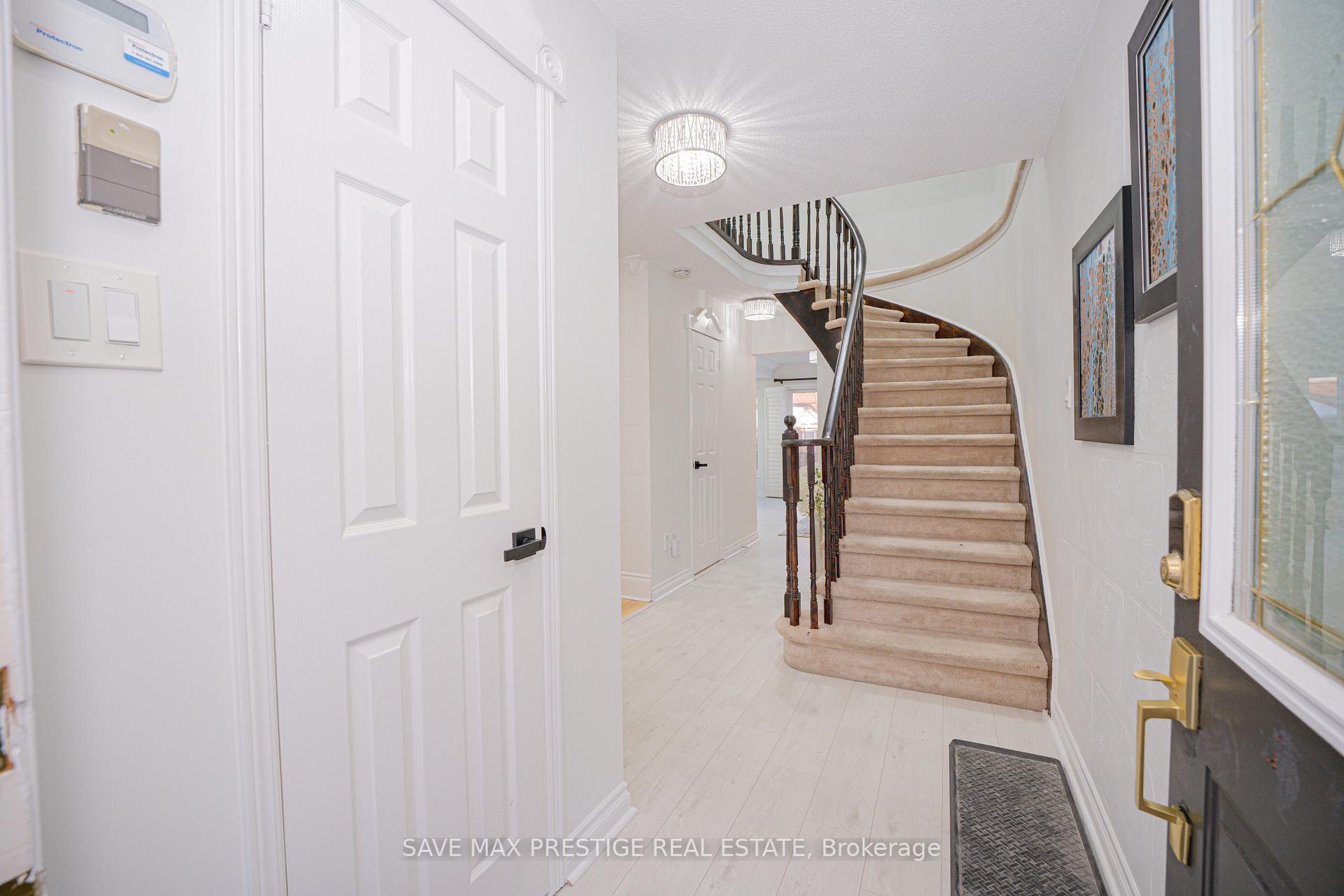 Photo 4 of 7 Hood Crescent, Brampton, Fletcher's West — HOMEH