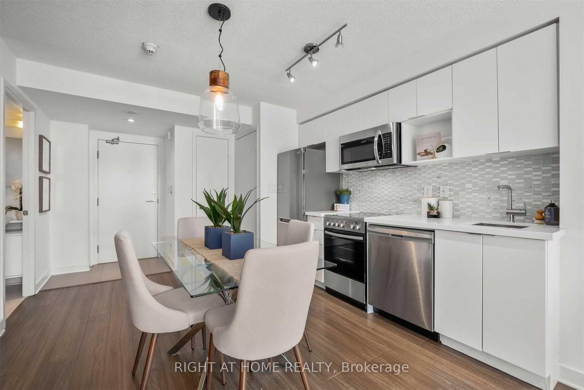 Photo 5 of Unit 2207, 15 Fort York Boulevard, Toronto, Waterfront Communities — HOMEH