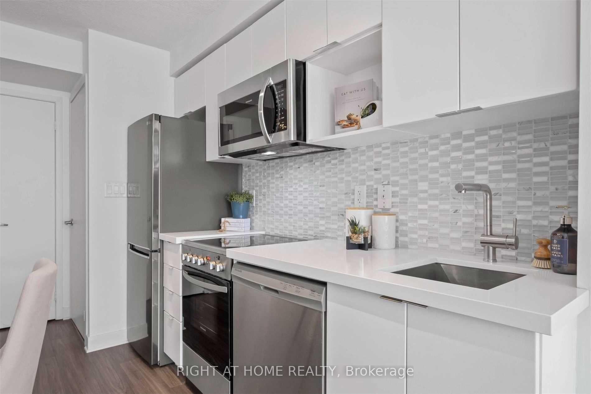 Photo 11 of Unit 2207, 15 Fort York Boulevard, Toronto, Waterfront Communities — HOMEH