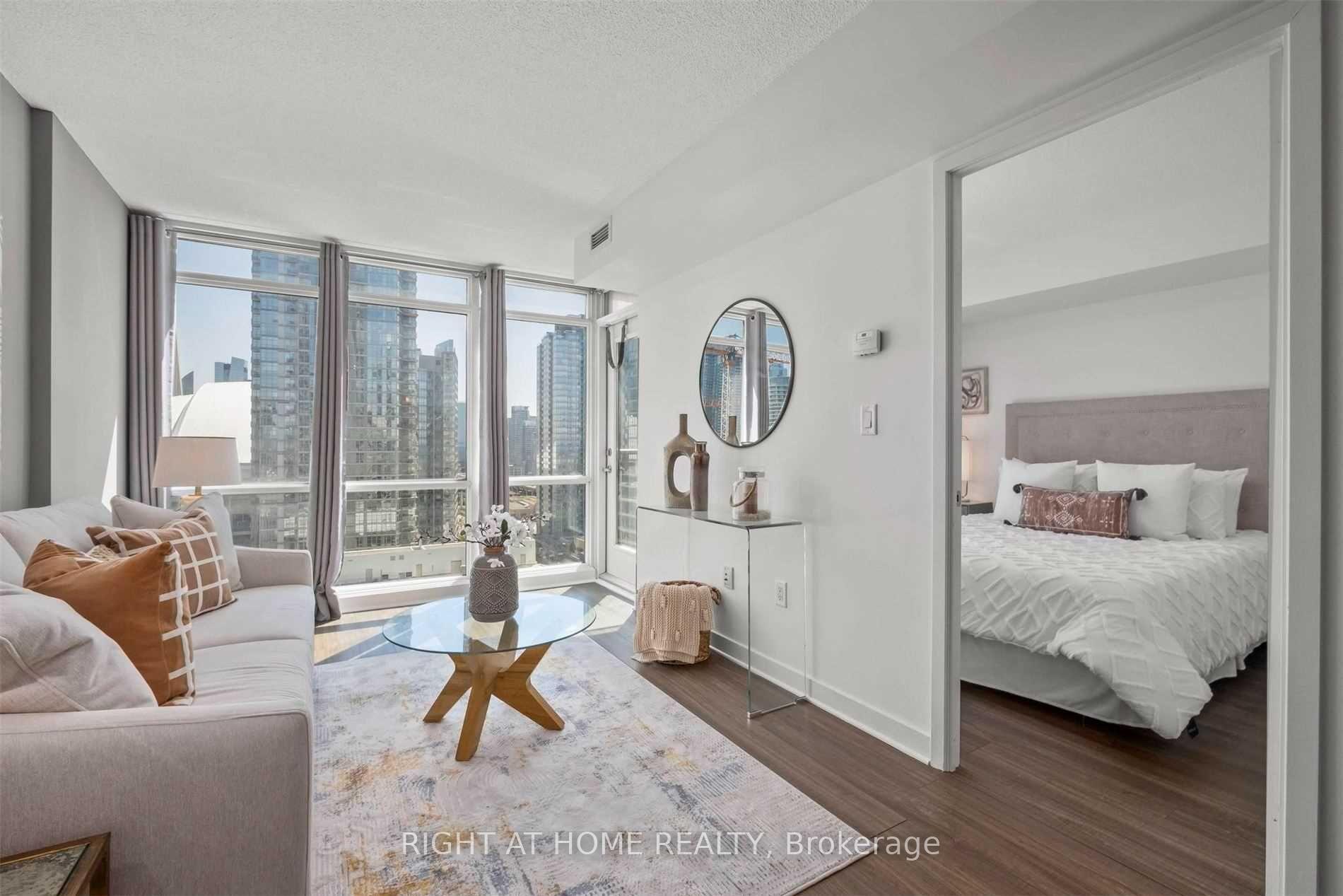 Photo 6 of Unit 2207, 15 Fort York Boulevard, Toronto, Waterfront Communities — HOMEH