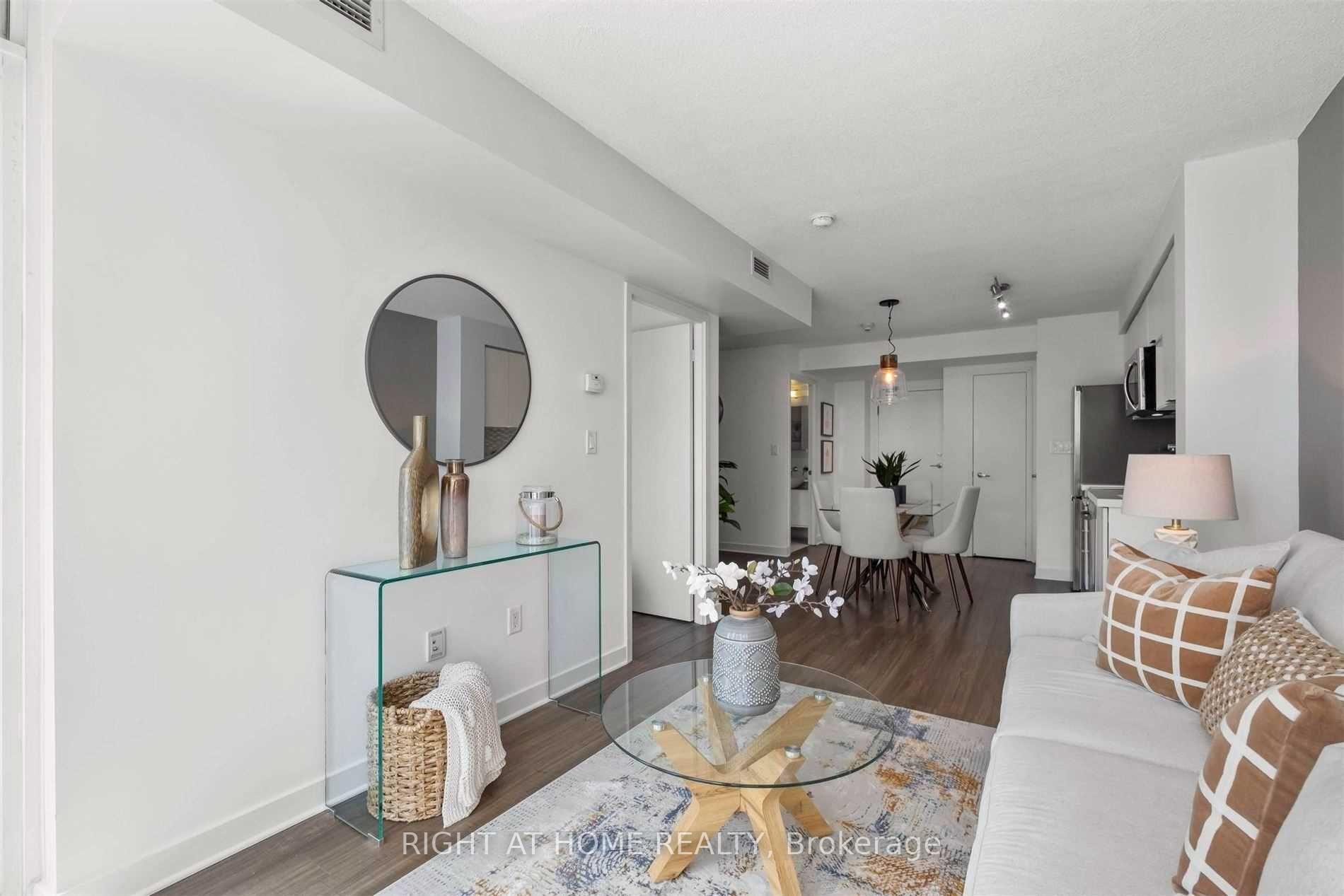 Photo 10 of Unit 2207, 15 Fort York Boulevard, Toronto, Waterfront Communities — HOMEH