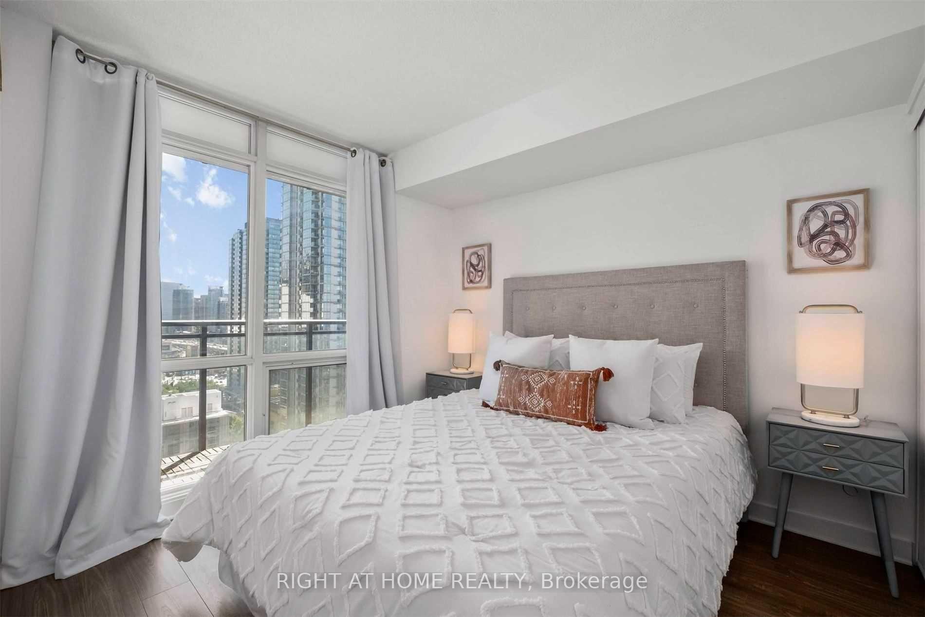 Photo 9 of Unit 2207, 15 Fort York Boulevard, Toronto, Waterfront Communities — HOMEH