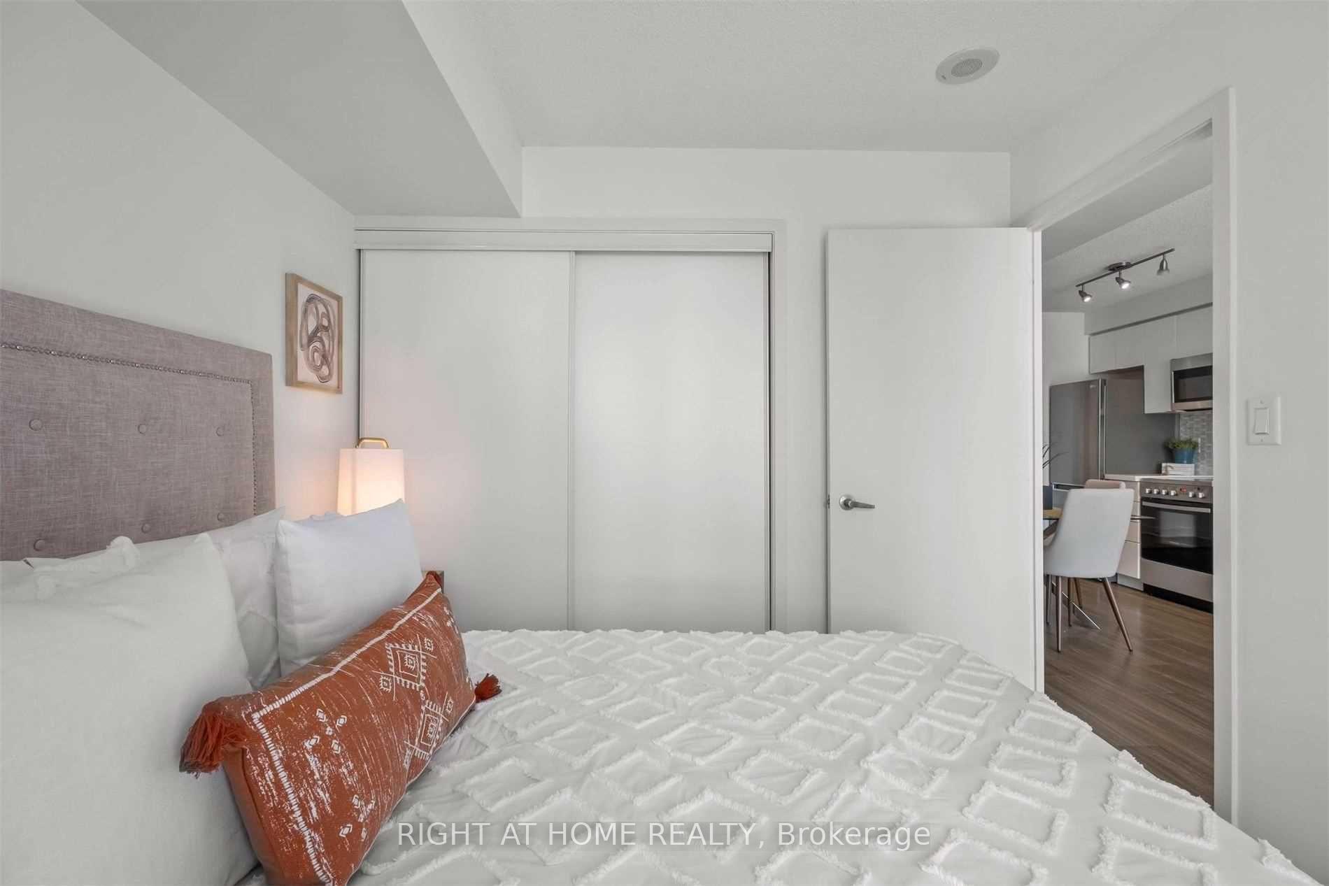Photo 7 of Unit 2207, 15 Fort York Boulevard, Toronto, Waterfront Communities — HOMEH