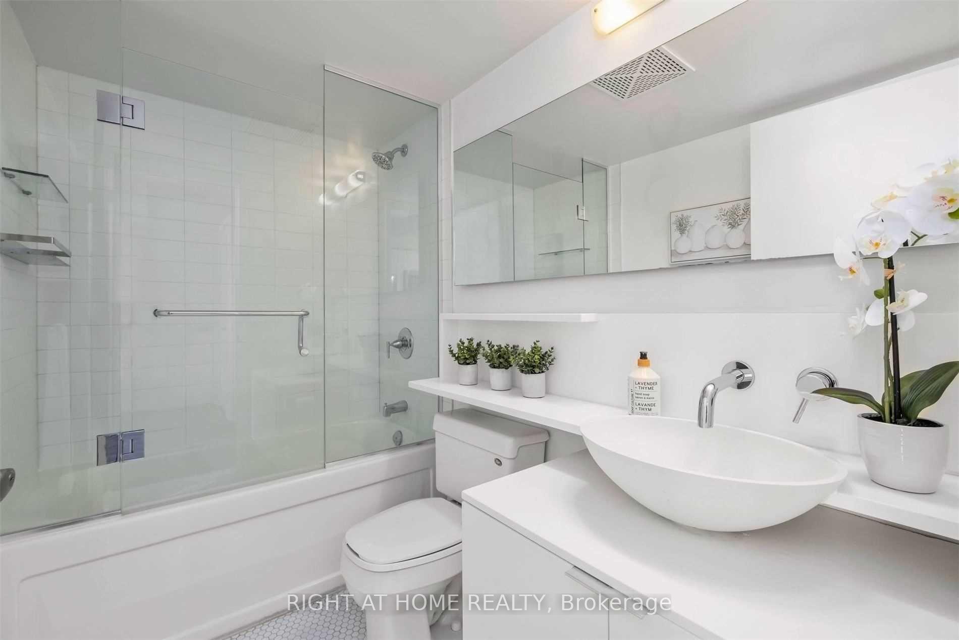 Photo 32 of Unit 2207, 15 Fort York Boulevard, Toronto, Waterfront Communities — HOMEH