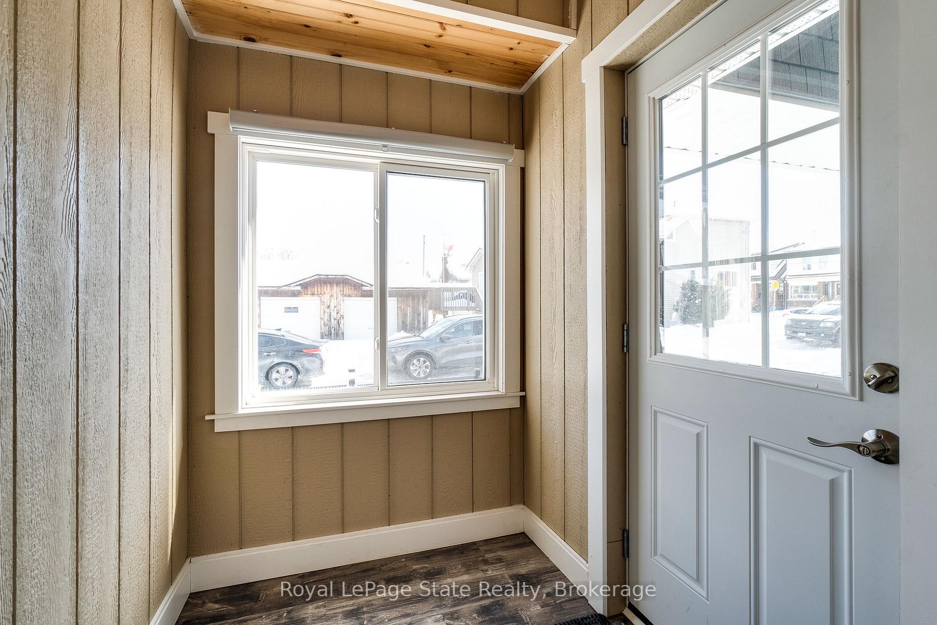 Photo 7 of 55 East Bend Avenue N, Hamilton, Crown Point — HOMEH