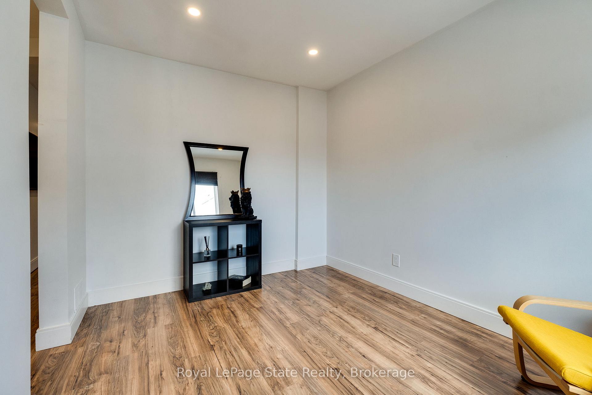 Photo 16 of 55 East Bend Avenue N, Hamilton, Crown Point — HOMEH