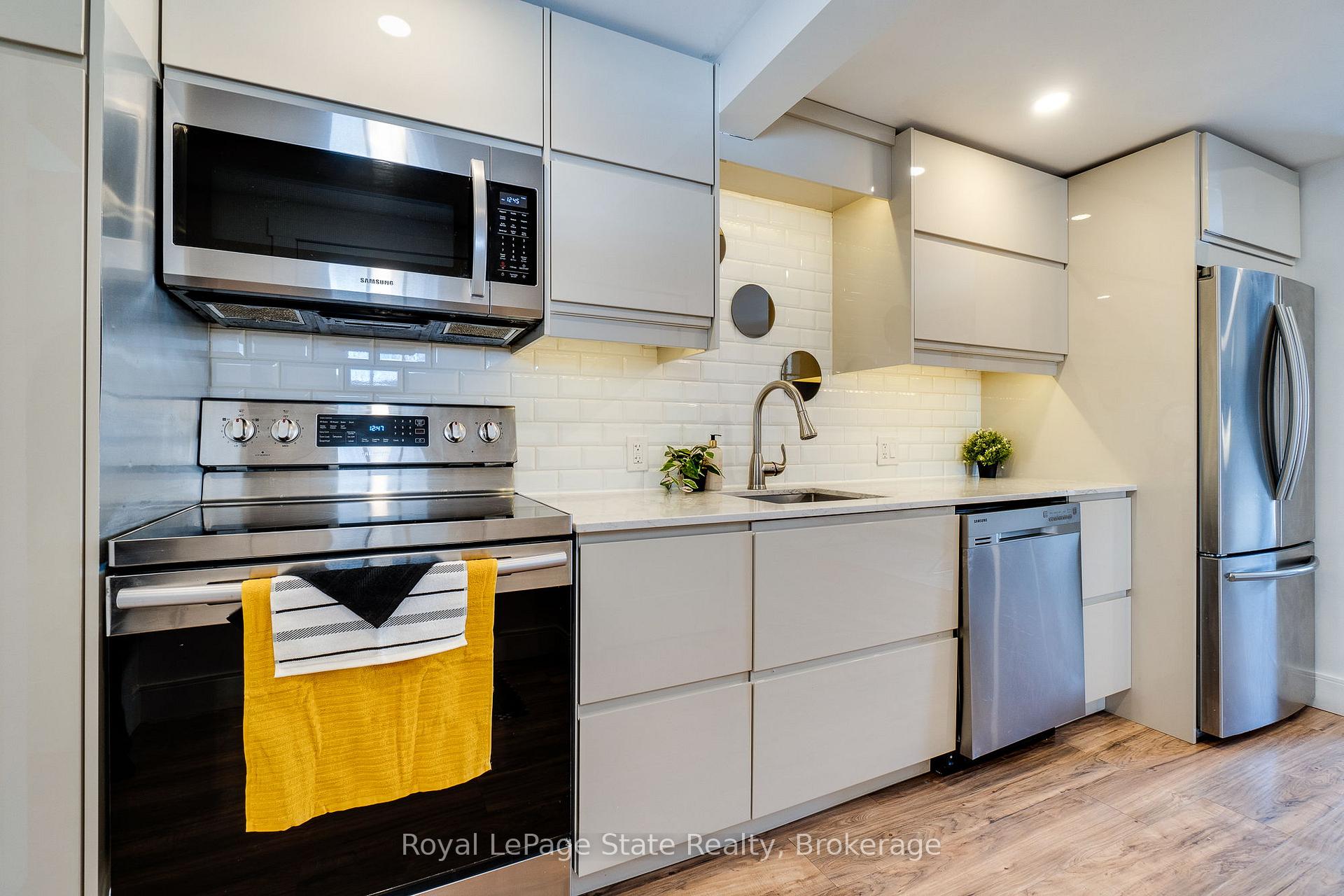 Photo 21 of 55 East Bend Avenue N, Hamilton, Crown Point — HOMEH