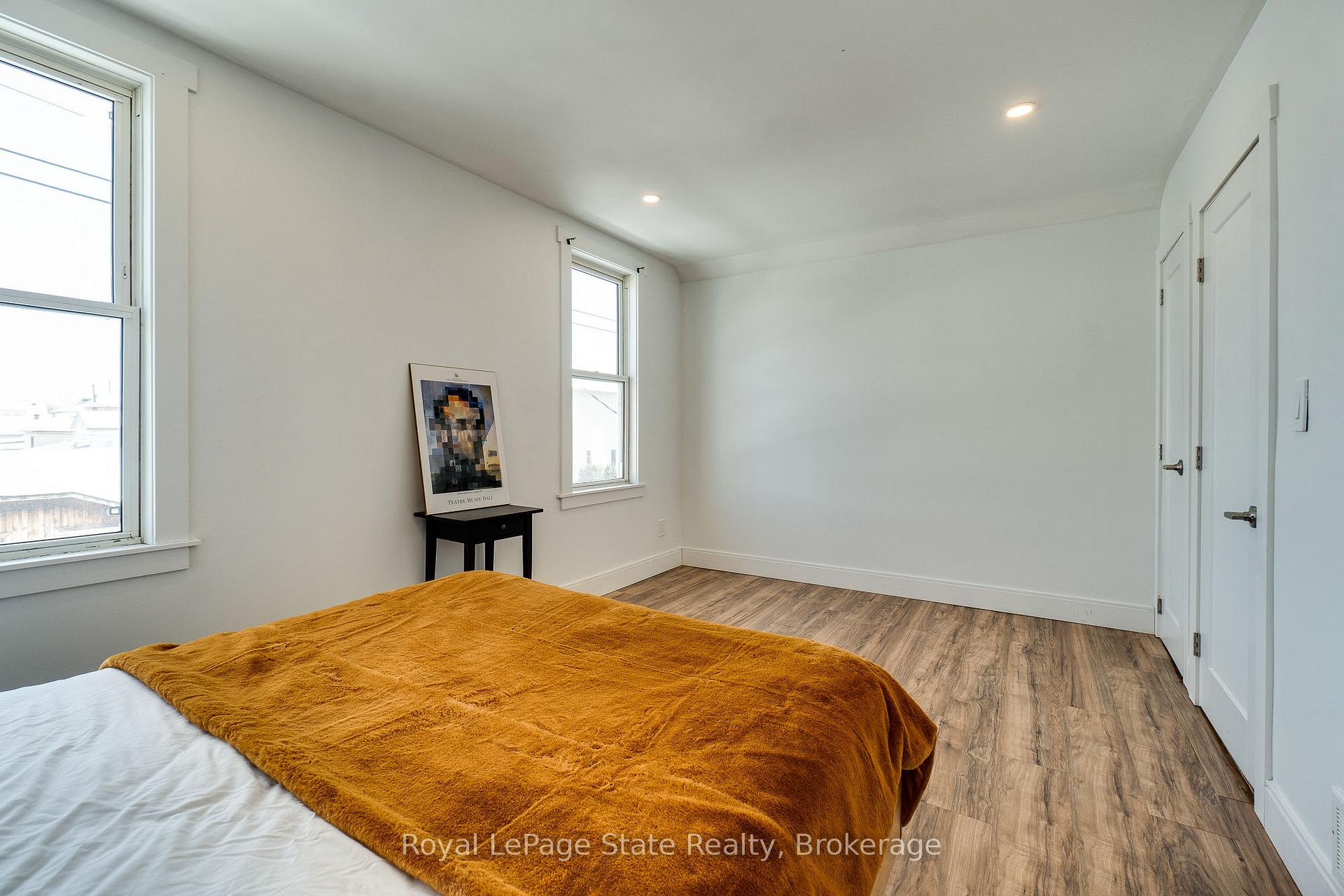 Photo 32 of 55 East Bend Avenue N, Hamilton, Crown Point — HOMEH
