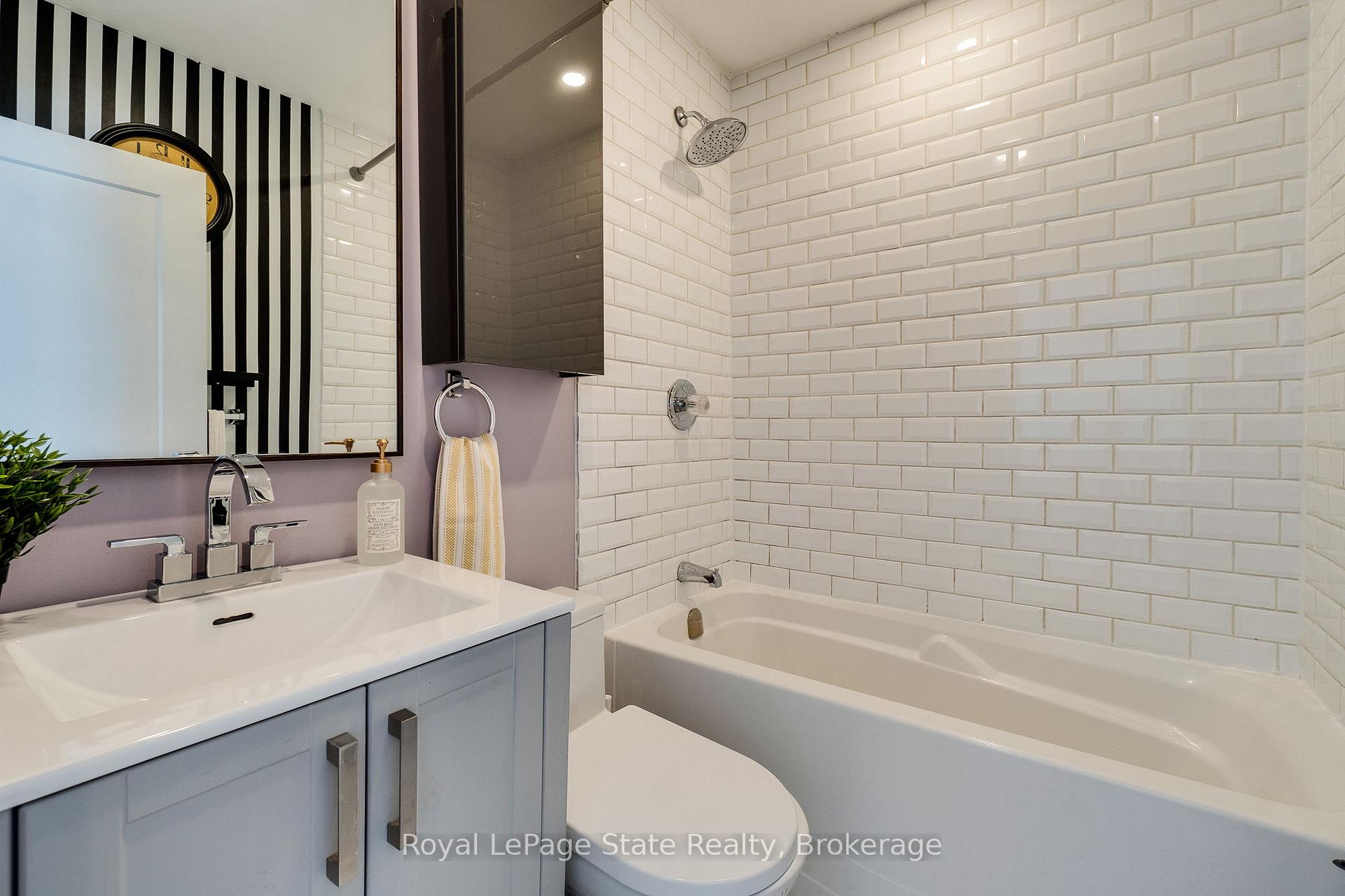 Photo 35 of 55 East Bend Avenue N, Hamilton, Crown Point — HOMEH