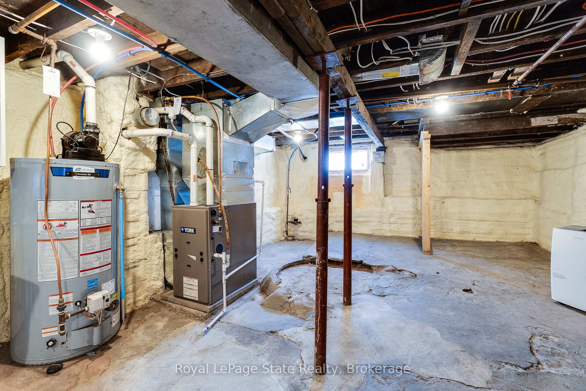 Photo 38 of 55 East Bend Avenue N, Hamilton, Crown Point — HOMEH