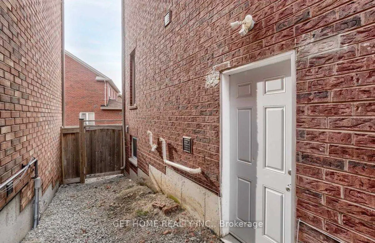 Photo 9 of 22 Baby Pointe Trail, Brampton, Northwest Brampton — HOMEH